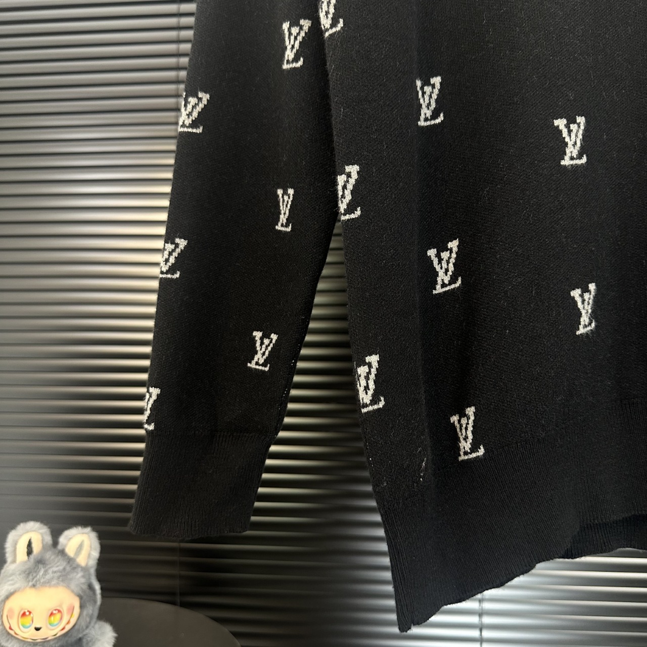 LV 原單滿版Logo針織毛衣 黑色時尚百搭｜歐美奢侈品精品推薦