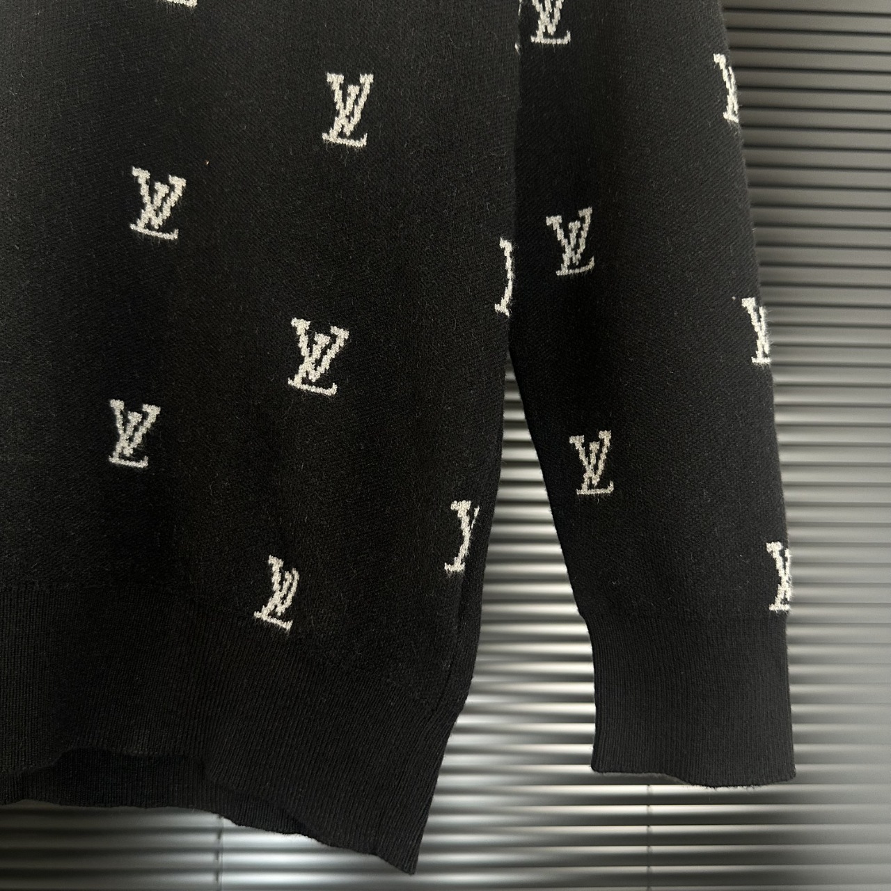 LV 原單滿版Logo針織毛衣 黑色時尚百搭｜歐美奢侈品精品推薦