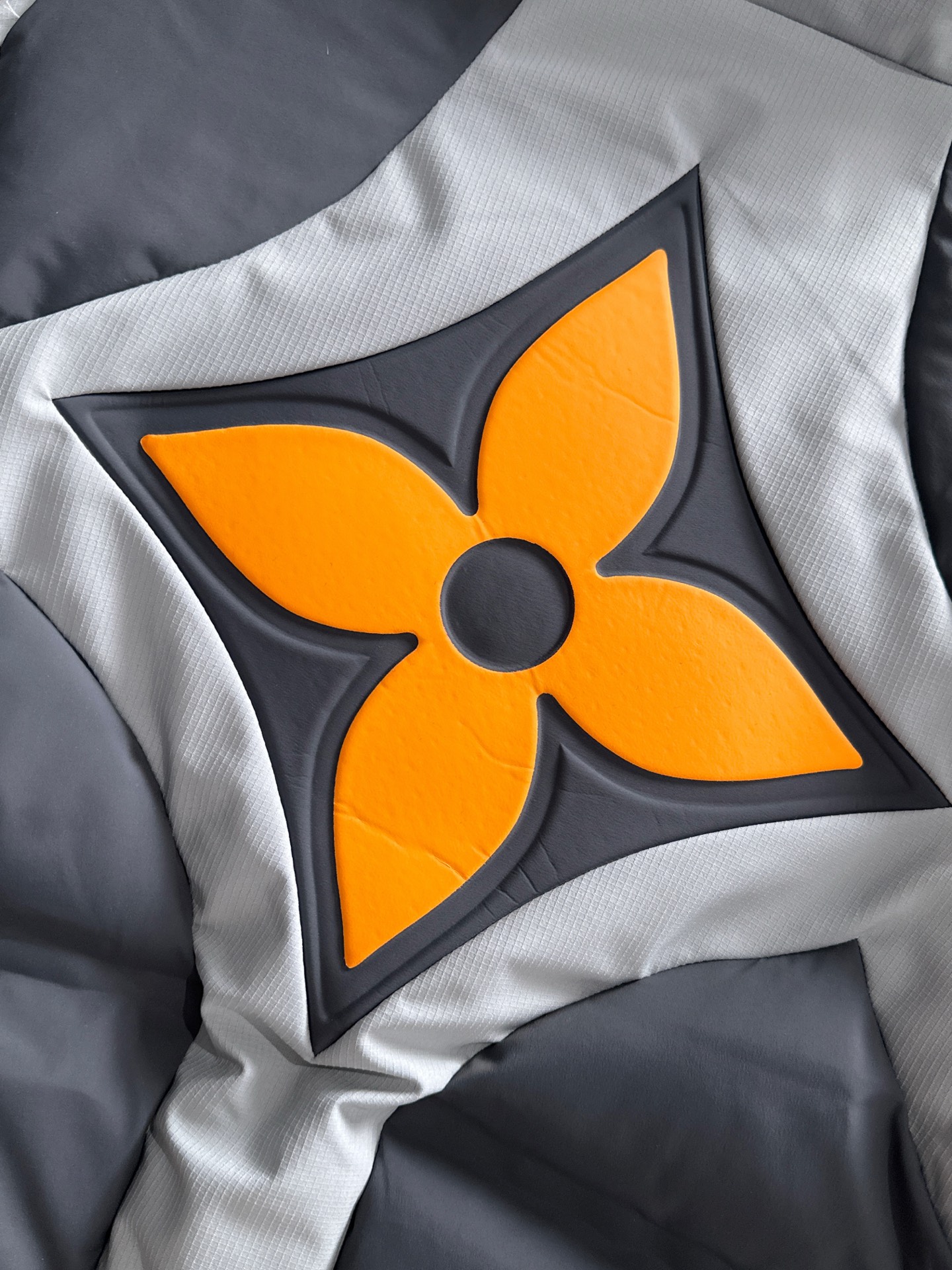 LV 一比一灰橘撞色羽絨外套 防風保暖冬季潮流款｜歐美奢侈品精品推薦