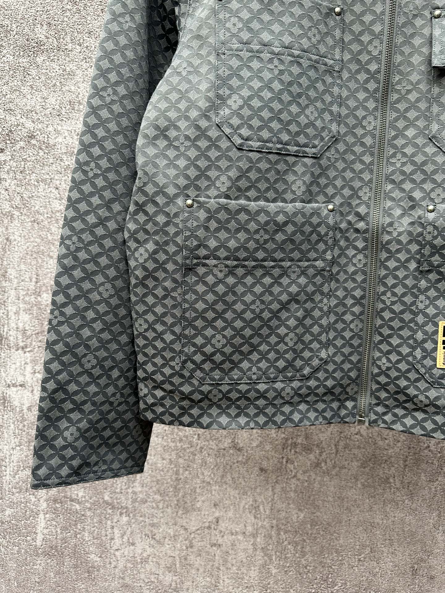 LV 高仿棋盤格拼接外套 復古皮領設計男士夾克｜歐美奢侈品精品推薦