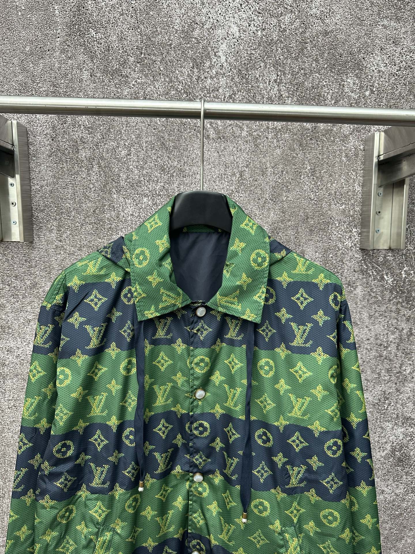 LV 原單綠黑撞色防風夾克 經典老花拼接外套｜歐美奢侈品精品推薦