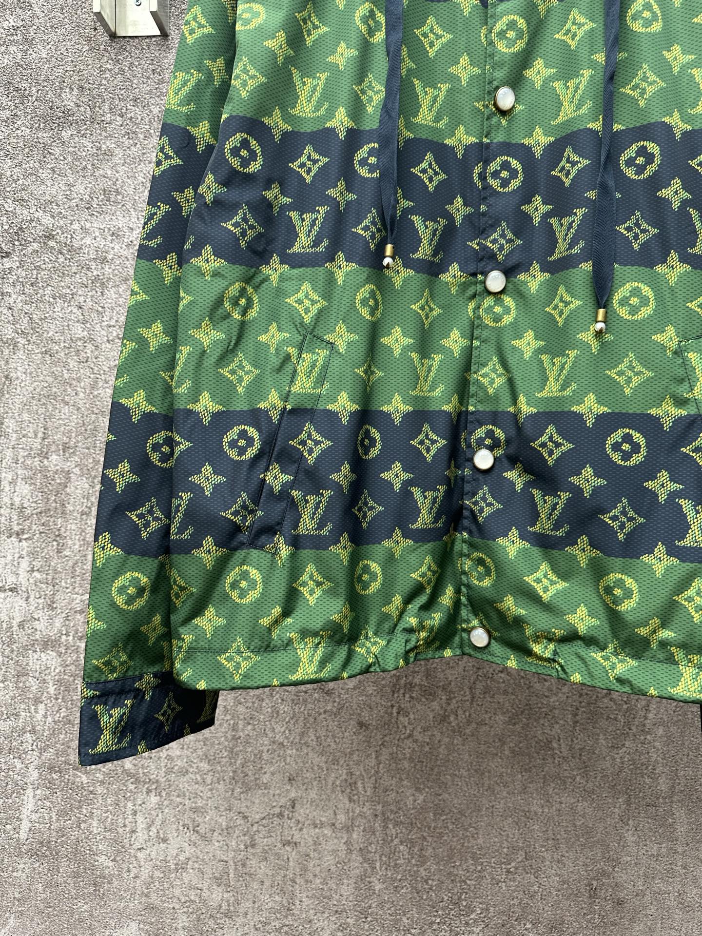 LV 原單綠黑撞色防風夾克 經典老花拼接外套｜歐美奢侈品精品推薦