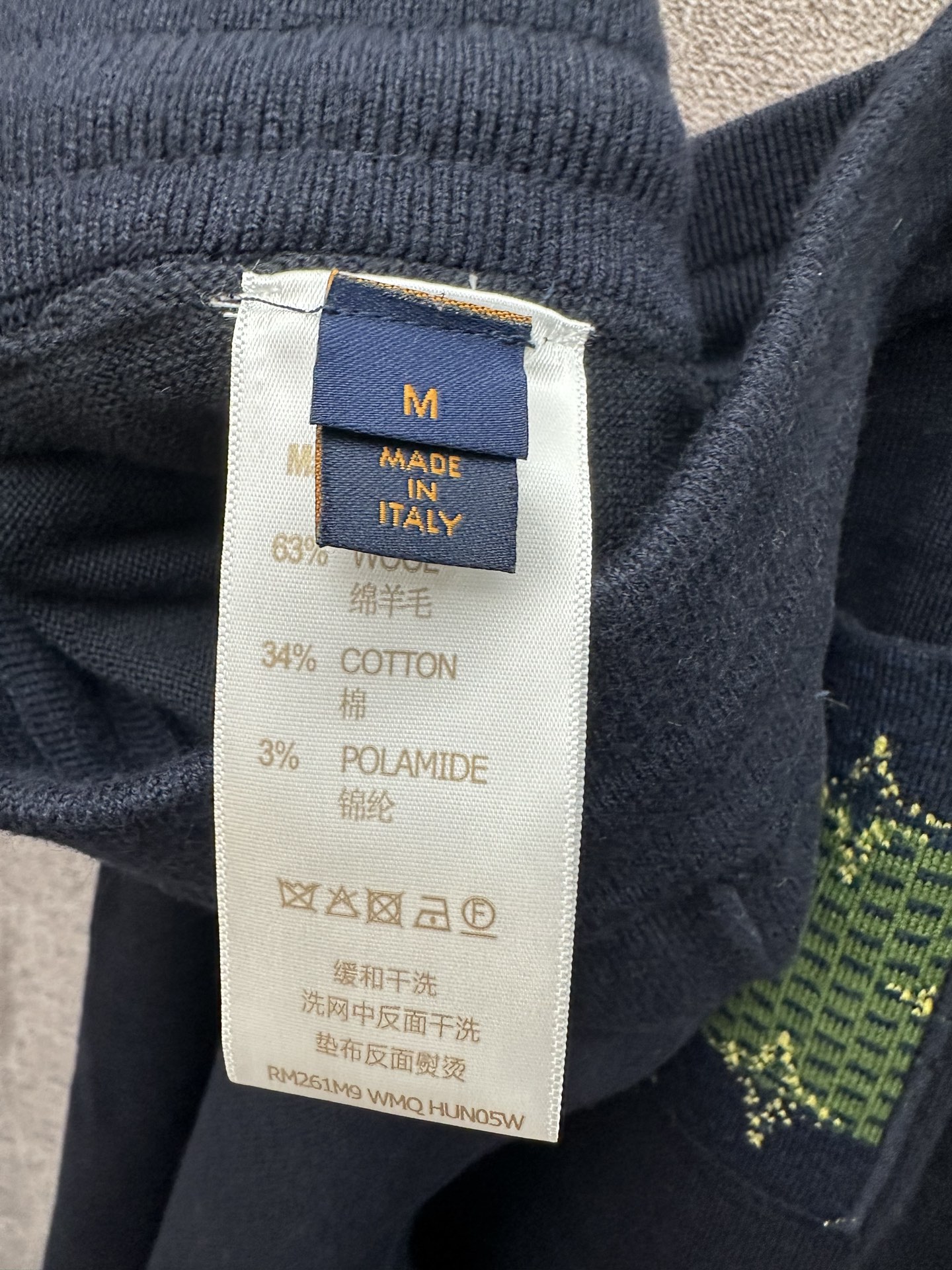 LV高仿男士深藍連帽外套 立體刺繡撞色設計｜歐美奢侈品精品推薦