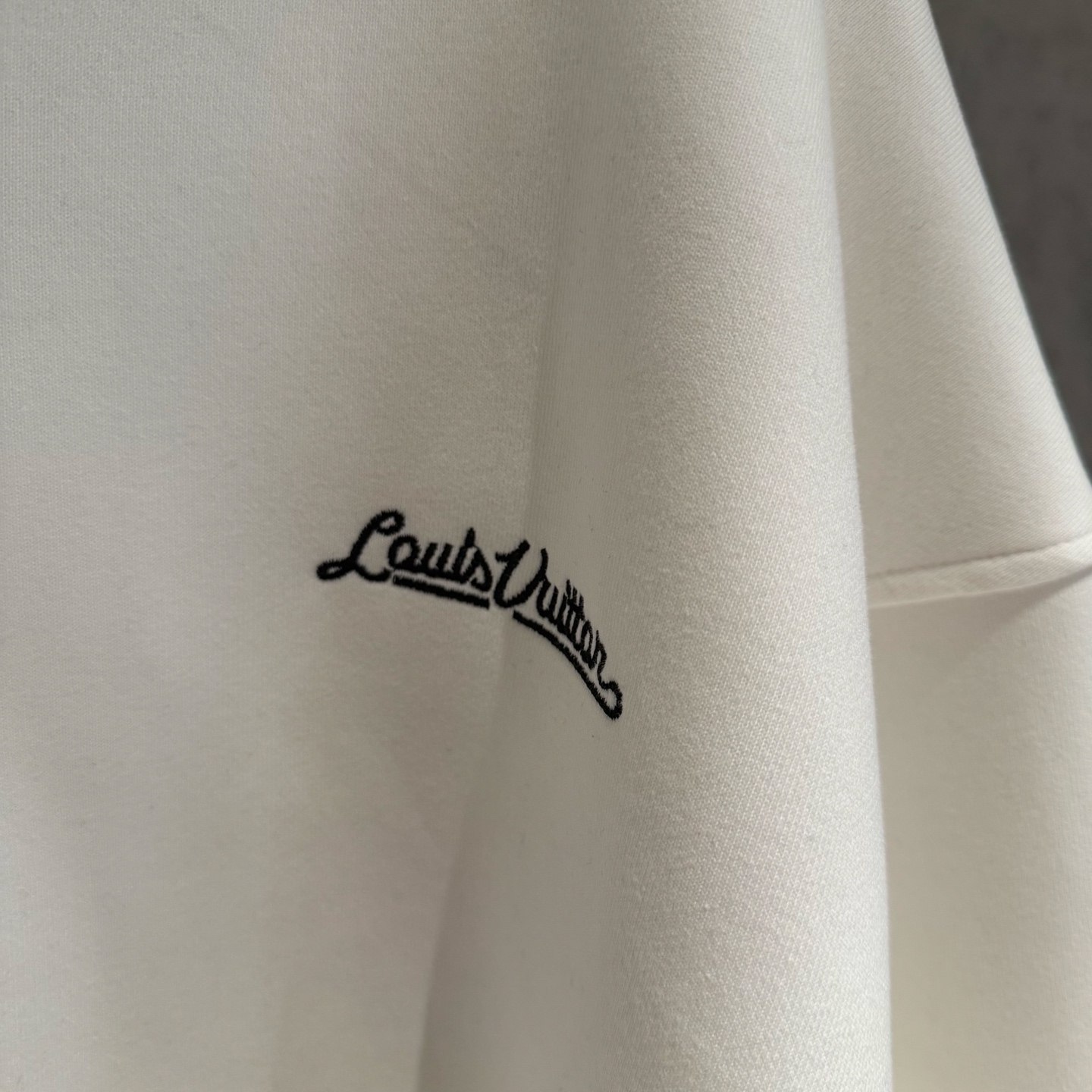 LV一比一男士白色連帽拉鍊外套 刺繡拼接設計感款｜歐美奢侈品精品推薦