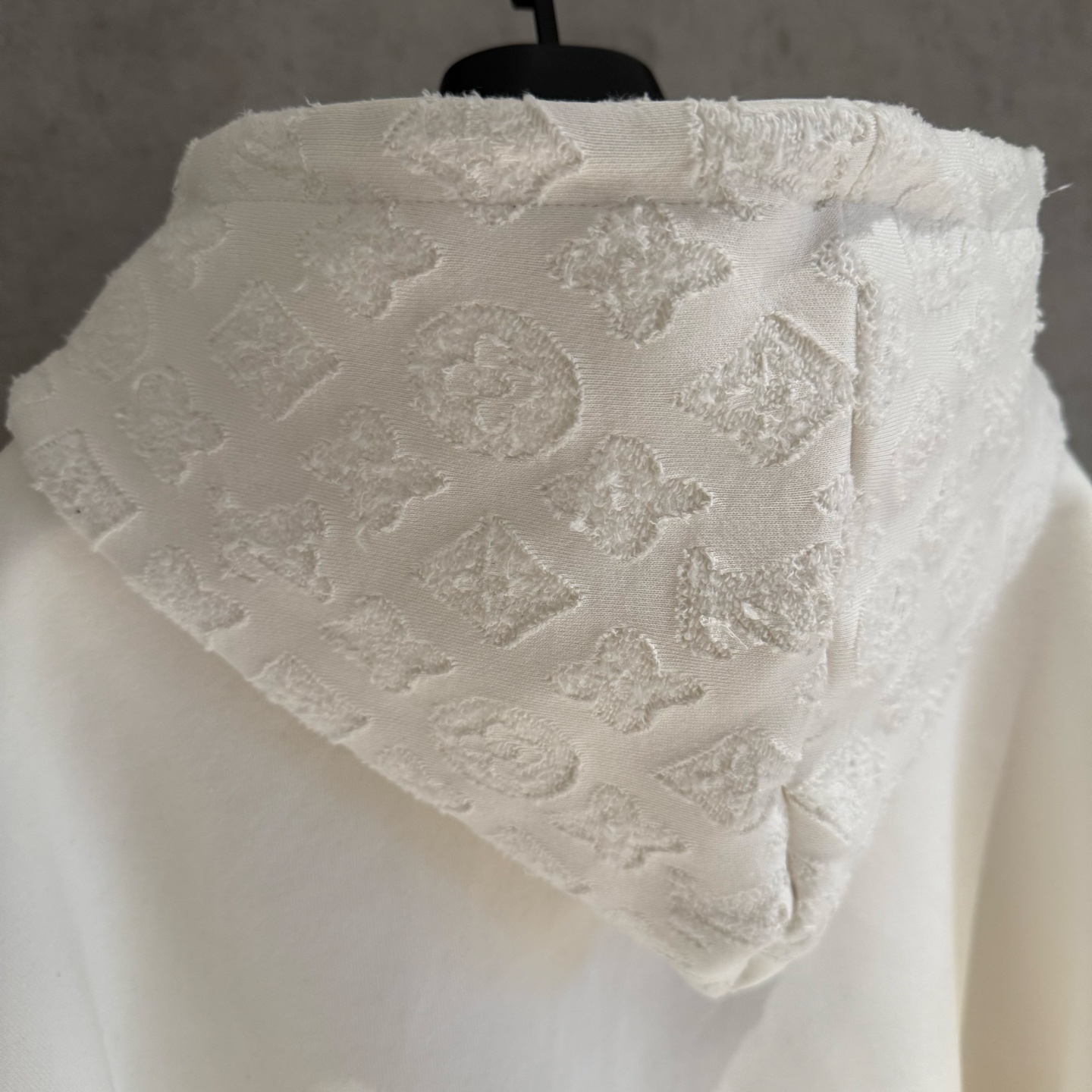 LV一比一男士白色連帽拉鍊外套 刺繡拼接設計感款｜歐美奢侈品精品推薦