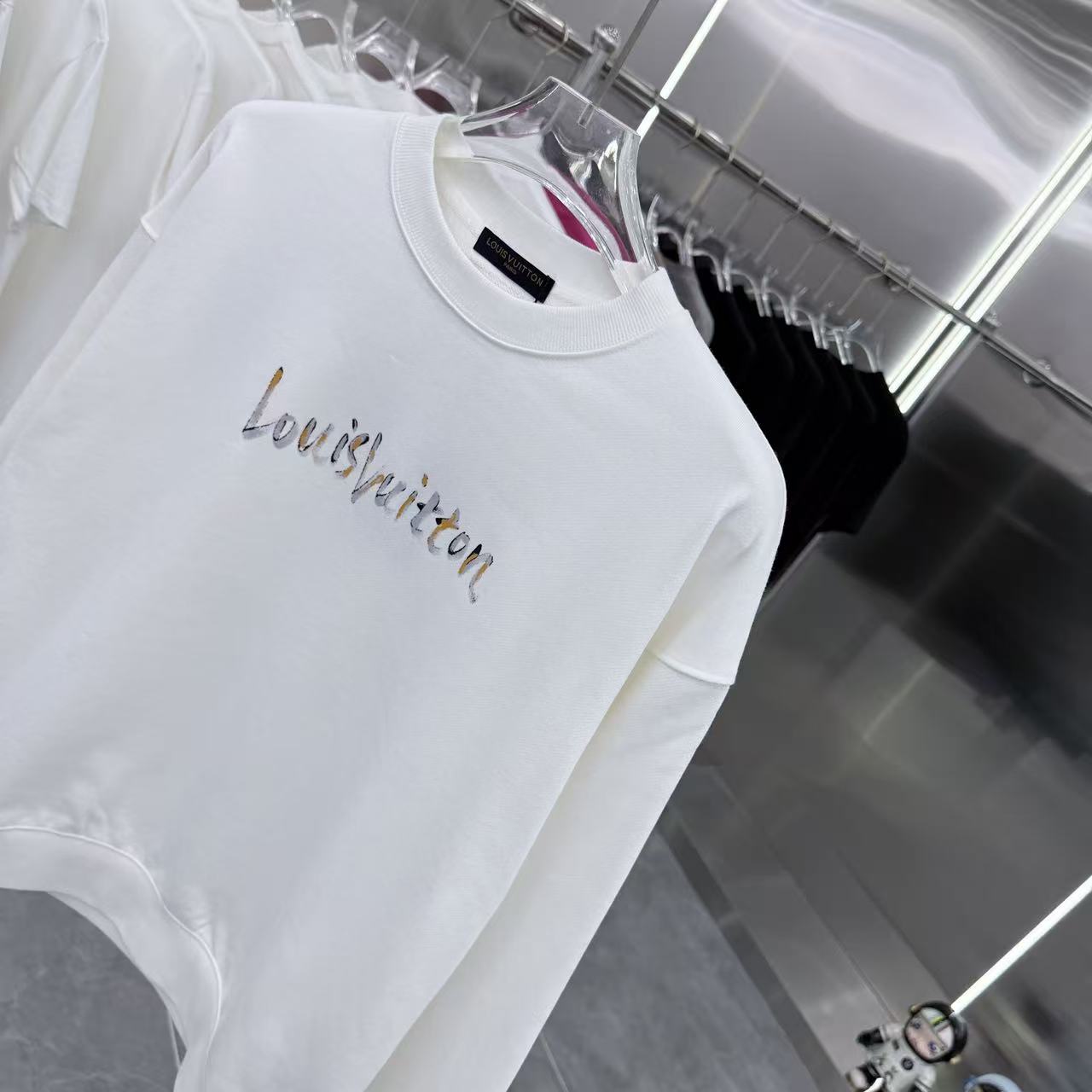 LV 高仿白色圓領衛衣 彩色Logo印花簡約設計｜歐美奢侈品精品推薦