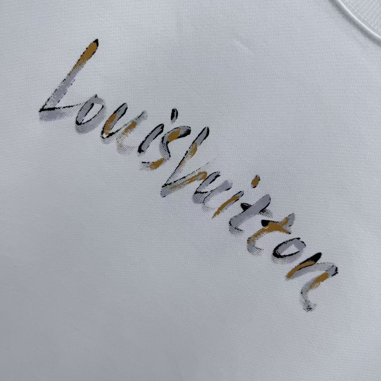 LV 高仿白色圓領衛衣 彩色Logo印花簡約設計｜歐美奢侈品精品推薦