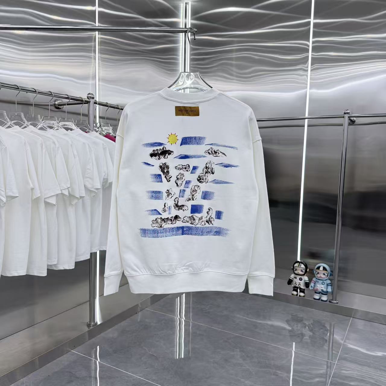 LV 高仿白色圓領衛衣 彩色Logo印花簡約設計｜歐美奢侈品精品推薦