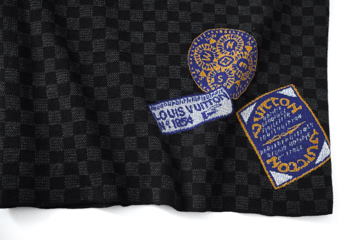 LV 原單黑色棋盤格徽章短袖T恤 復古高端休閒款｜歐美奢侈品精品推薦