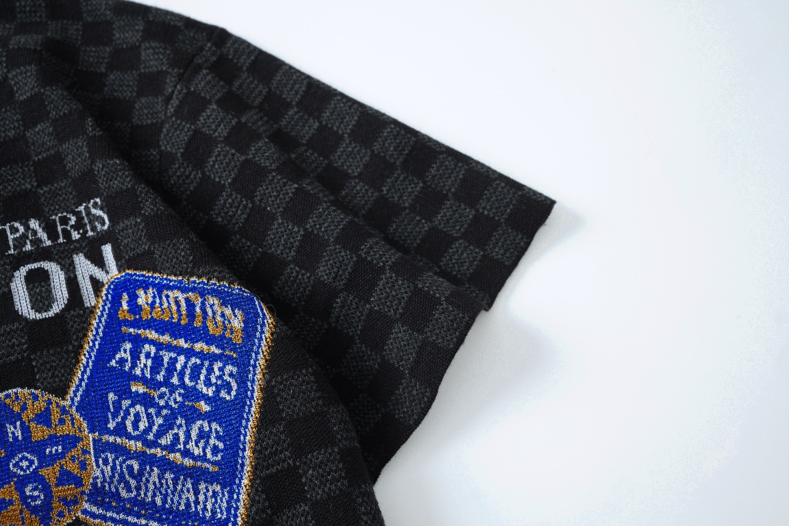 LV 原單黑色棋盤格徽章短袖T恤 復古高端休閒款｜歐美奢侈品精品推薦