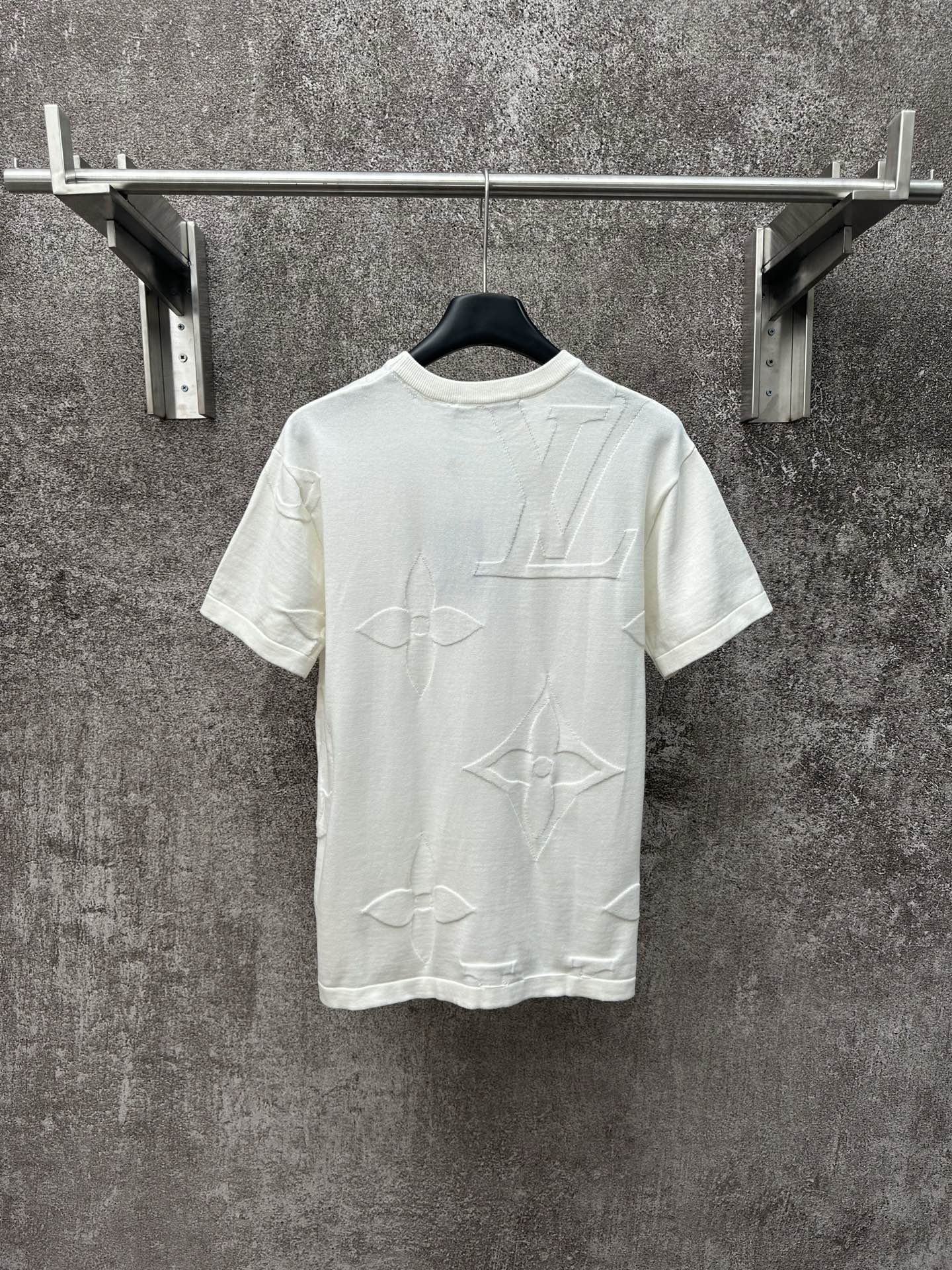 LV 一比一立體提花白色短袖T恤 精品純棉休閒款｜歐美奢侈品精品推薦