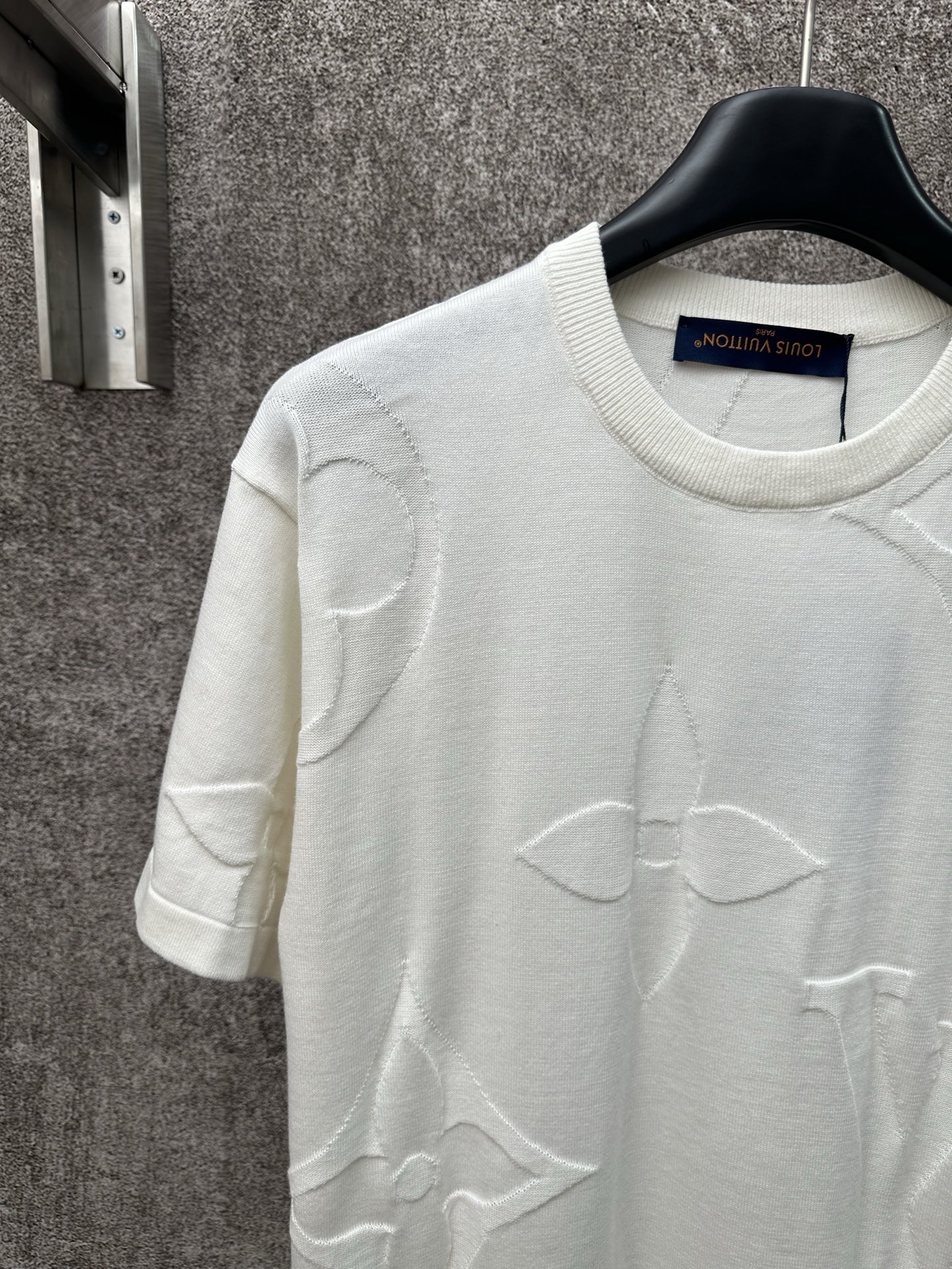 LV 一比一立體提花白色短袖T恤 精品純棉休閒款｜歐美奢侈品精品推薦