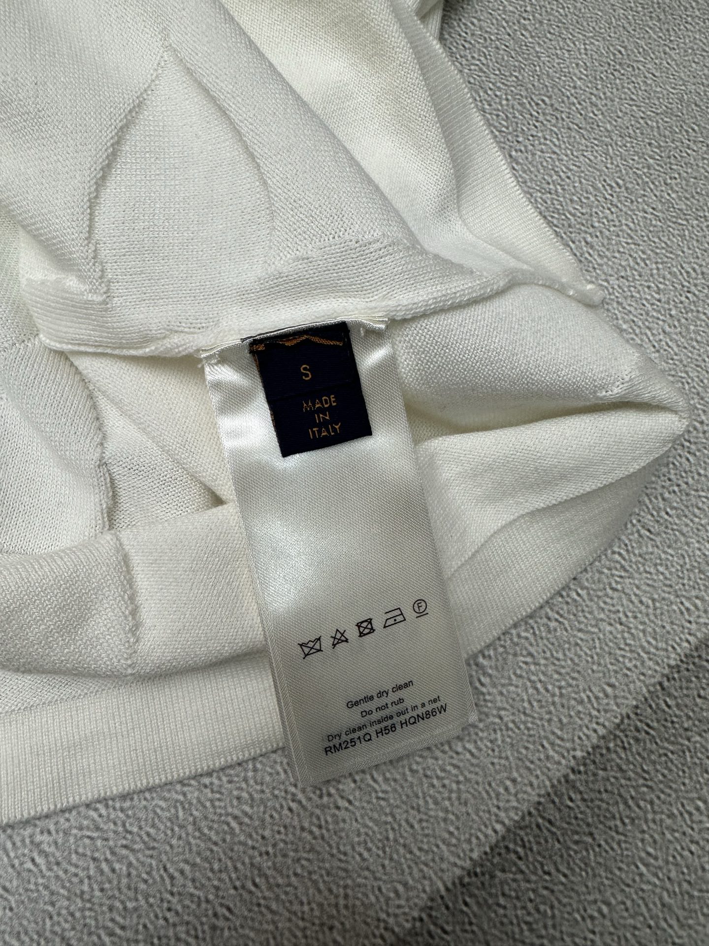 LV 一比一立體提花白色短袖T恤 精品純棉休閒款｜歐美奢侈品精品推薦