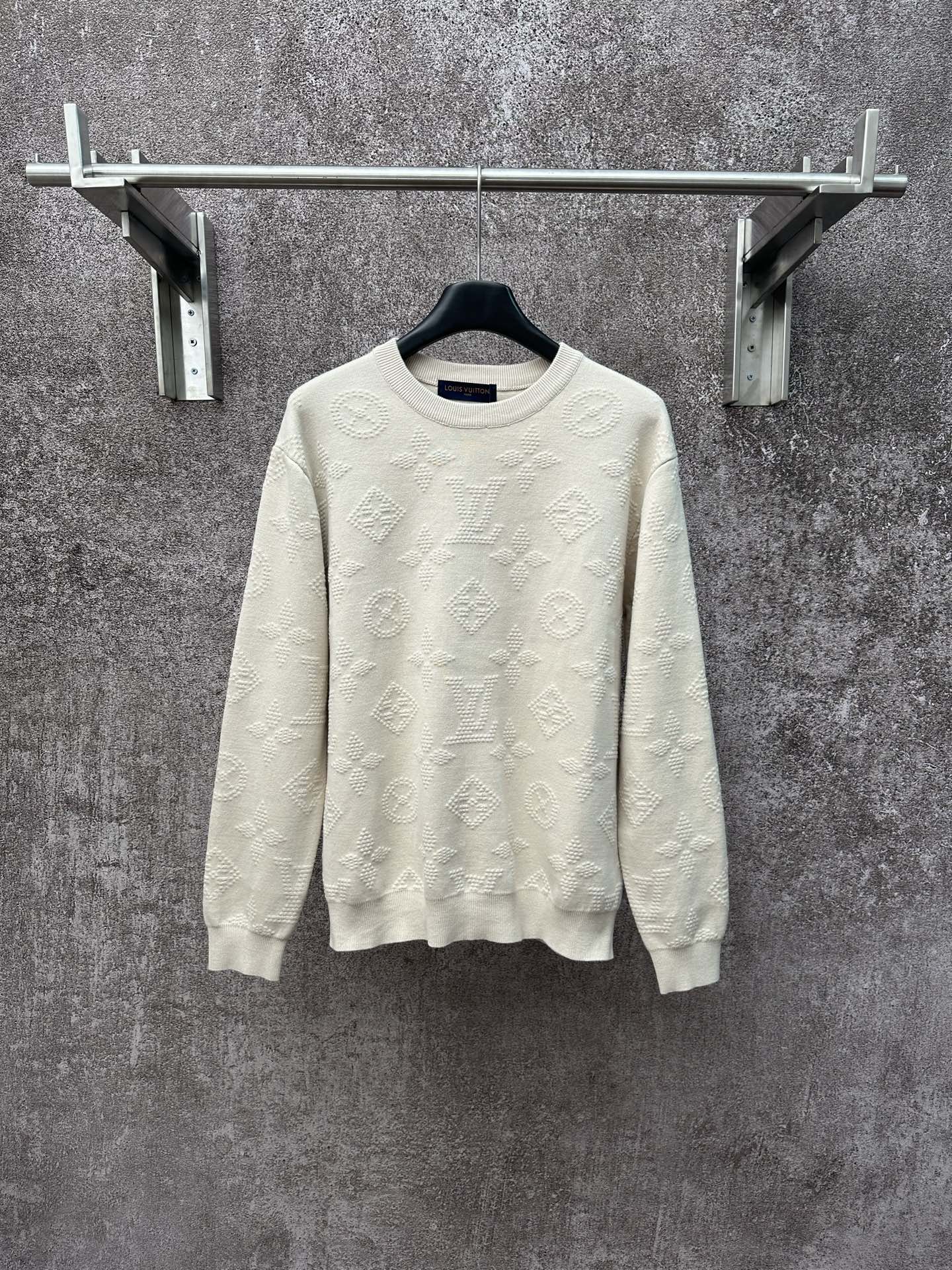 LV 復刻Monogram立體針織毛衣 奶白質感長袖｜歐美奢侈品精品推薦