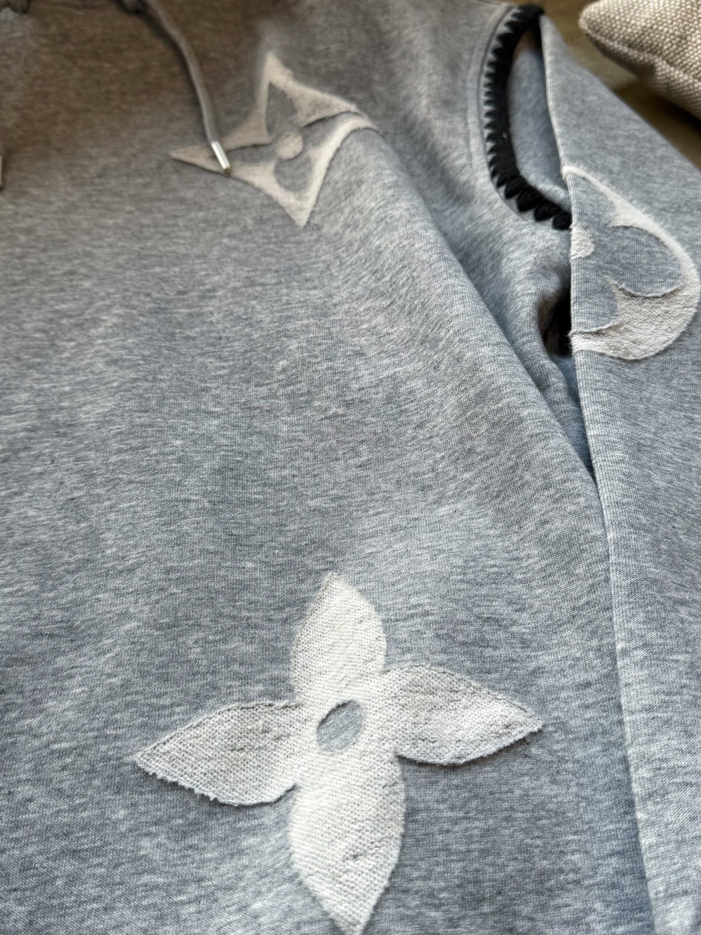 LV 原單Monogram提花灰色連帽衛衣 精品厚棉款｜歐美奢侈品精品推薦