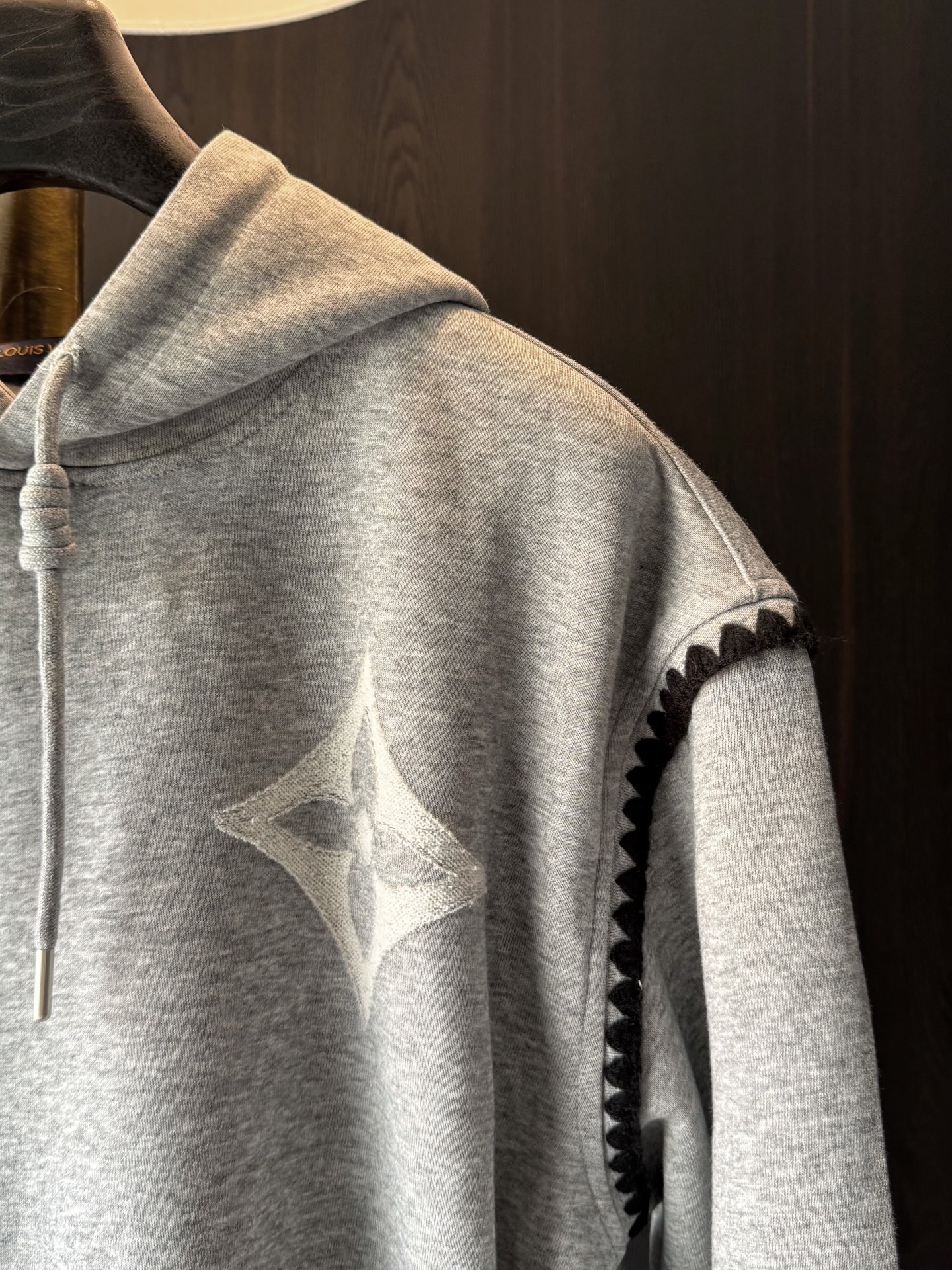 LV 原單Monogram提花灰色連帽衛衣 精品厚棉款｜歐美奢侈品精品推薦