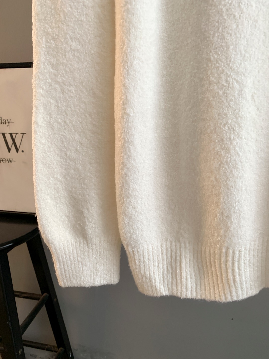 LV高仿男士白色絨毛針織上衣 LV字母刺繡潮流風格|超A仿原單精品圖片 10 LV高仿男士白色絨毛針織上衣 LV字母刺繡潮流風格|歐美奢侈品精品推薦