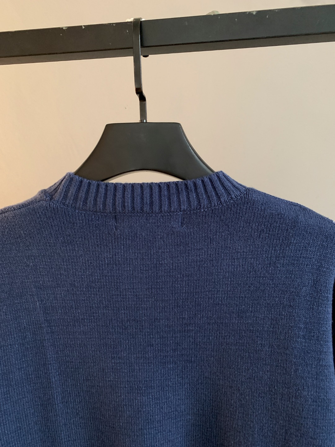 LV一比一男士針織長袖 深藍撞白字紋 高質感休閒|超A仿原單精品圖片 17 LV一比一男士針織長袖 深藍撞白字紋 高質感休閒|歐美奢侈品精品推薦