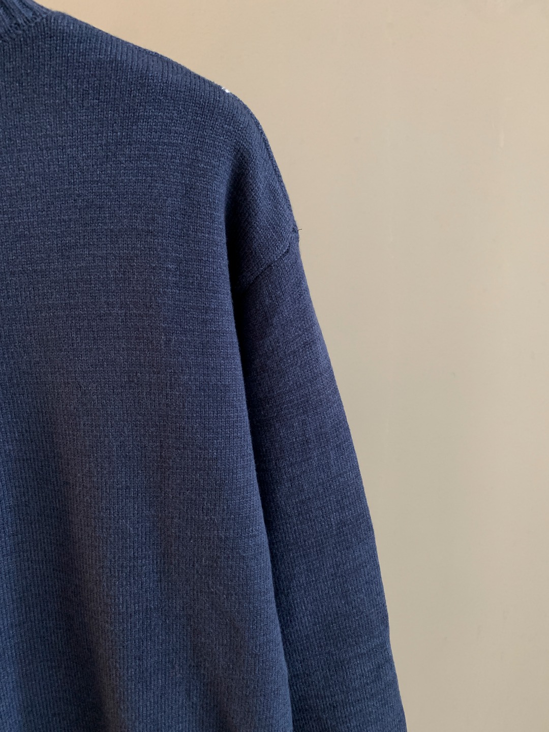 LV一比一男士針織長袖 深藍撞白字紋 高質感休閒|超A仿原單精品圖片 16 LV一比一男士針織長袖 深藍撞白字紋 高質感休閒|歐美奢侈品精品推薦