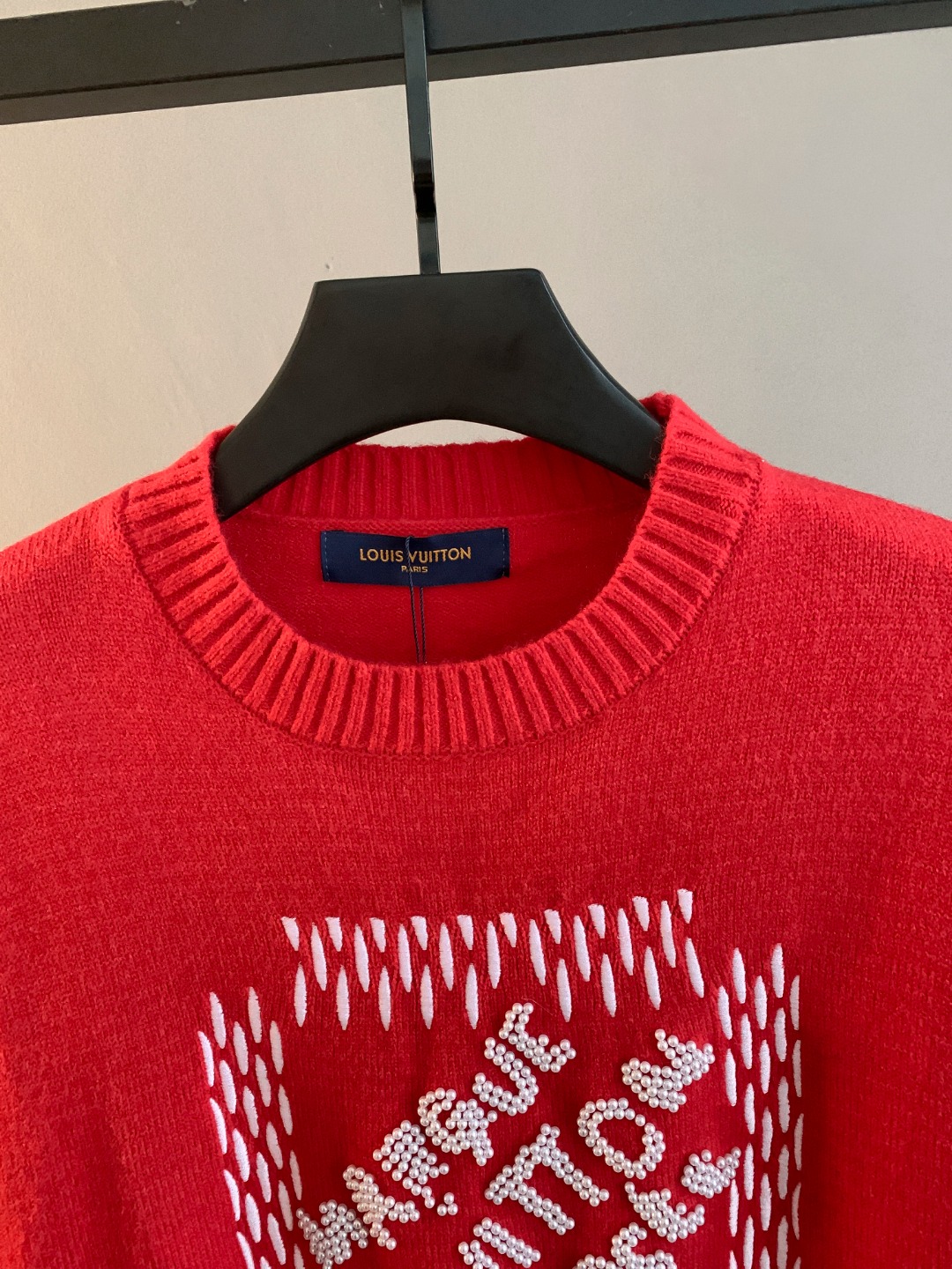 LV高仿男士紅色針織長袖 撞色品牌字樣刺繡｜歐美奢侈品精品推薦