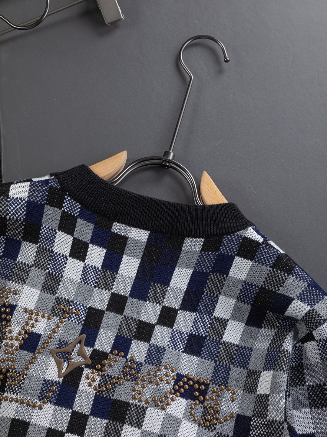 LV原單男士棋盤格針織長袖 低調奢華風格穿搭｜歐美奢侈品精品推薦