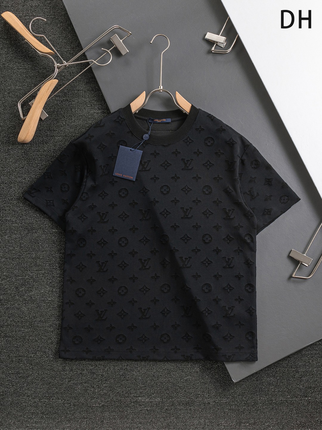 LV原單男士黑色短袖T恤 滿版壓紋老花經典款｜歐美奢侈品精品推薦