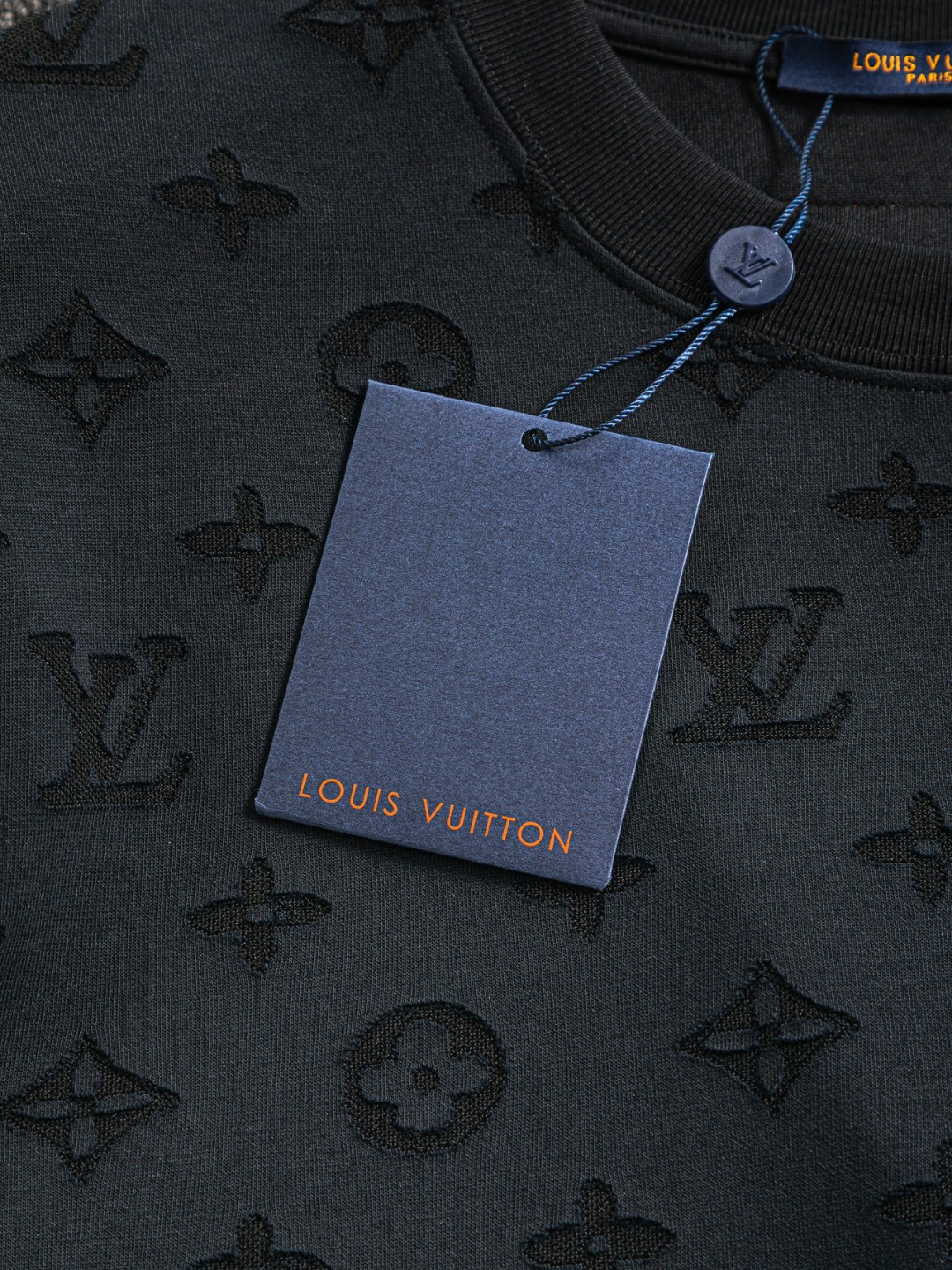 LV原單男士黑色短袖T恤 滿版壓紋老花經典款|超A仿原單精品圖片 15 LV原單男士黑色短袖T恤 滿版壓紋老花經典款|歐美奢侈品精品推薦