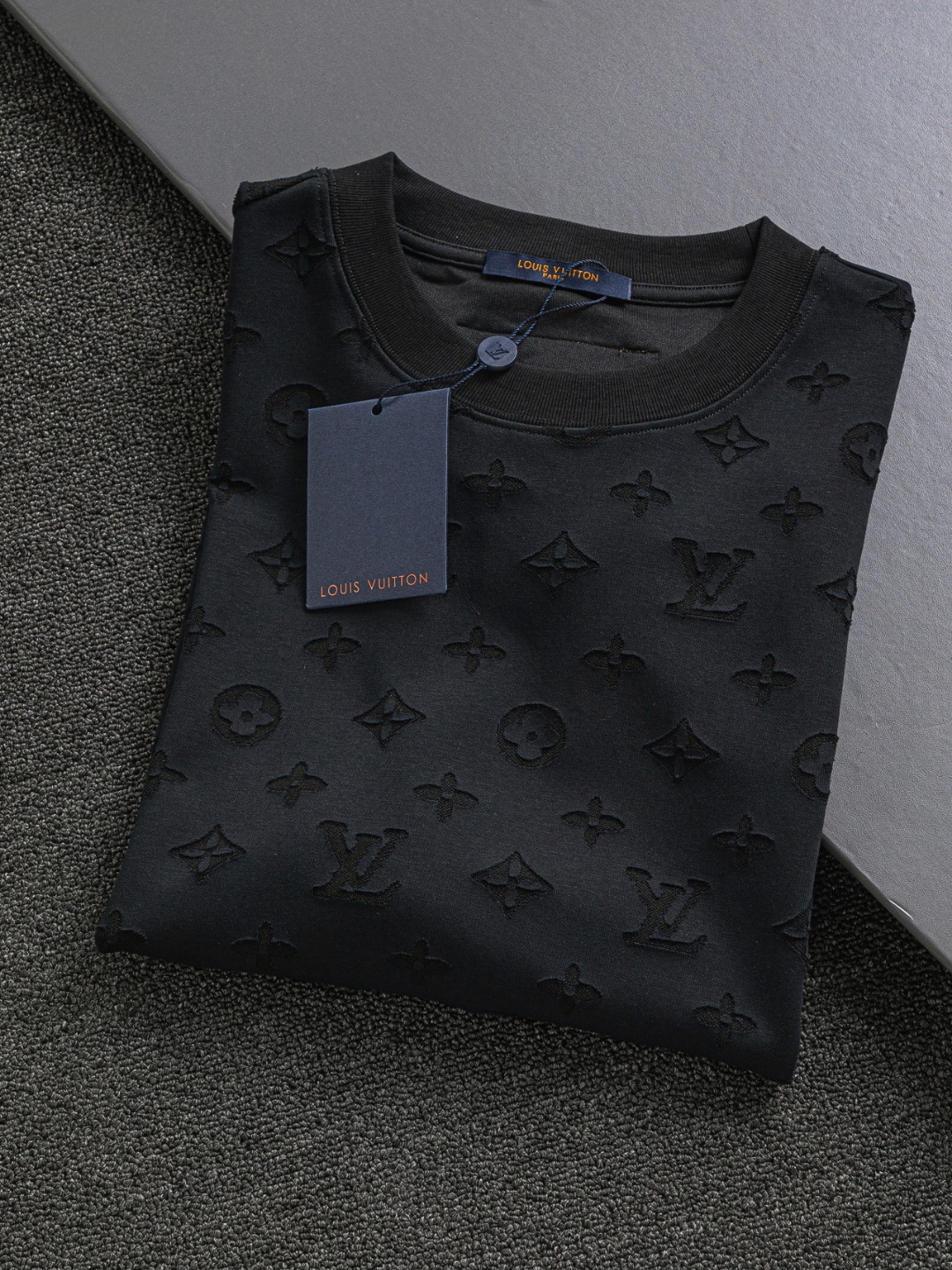 LV原單男士黑色短袖T恤 滿版壓紋老花經典款|超A仿原單精品圖片 11 LV原單男士黑色短袖T恤 滿版壓紋老花經典款|歐美奢侈品精品推薦