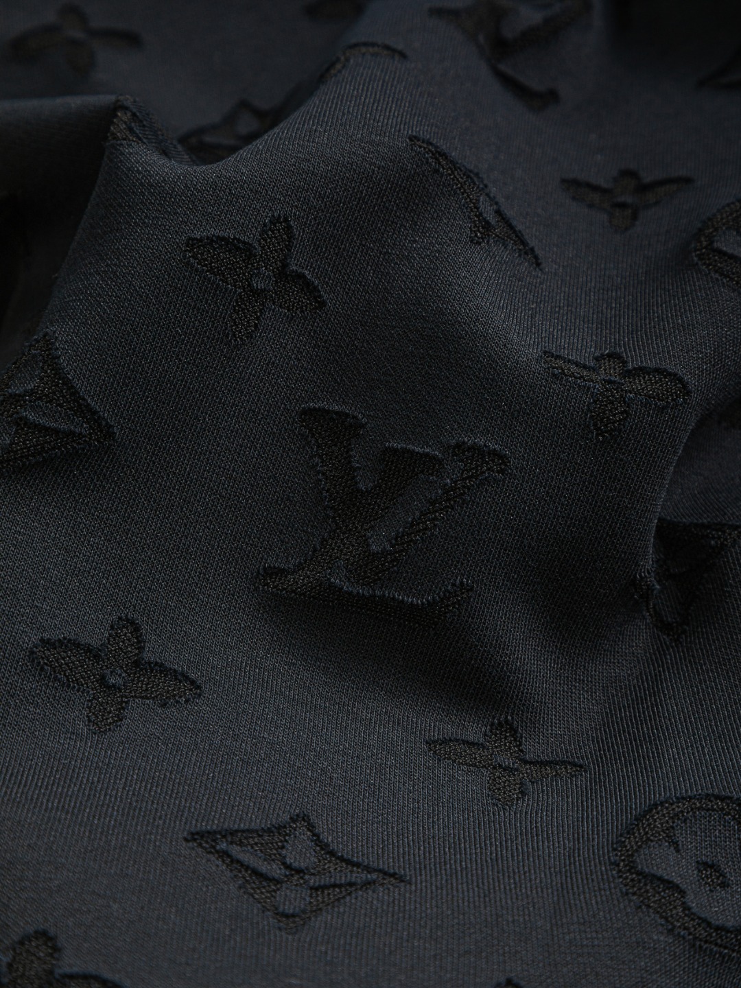 LV原單男士黑色短袖T恤 滿版壓紋老花經典款|超A仿原單精品圖片 16 LV原單男士黑色短袖T恤 滿版壓紋老花經典款|歐美奢侈品精品推薦