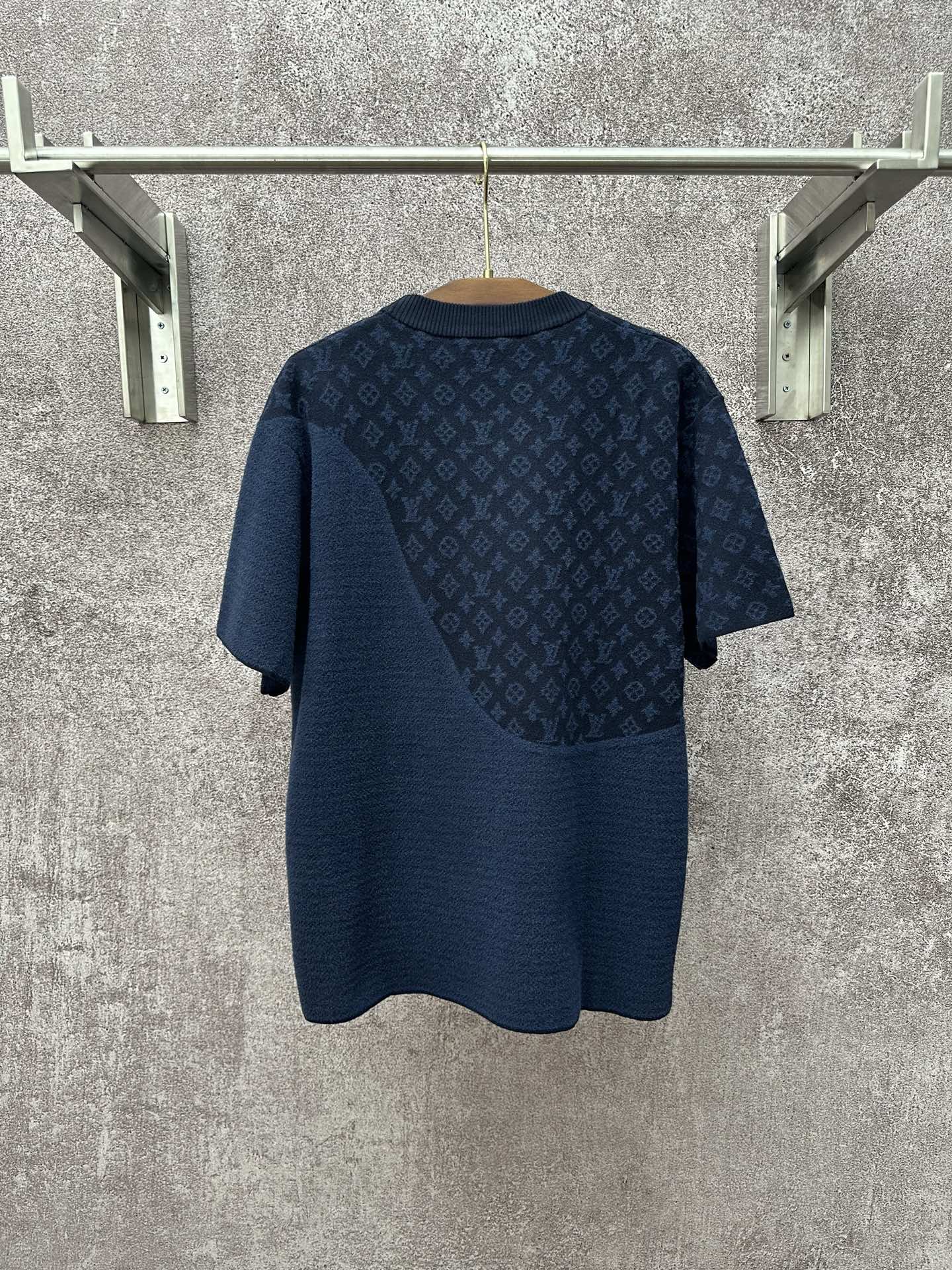LV原單雙面撞紋短袖針織T 深藍老花拼接男款立體質感設計｜歐美奢侈品精品推薦