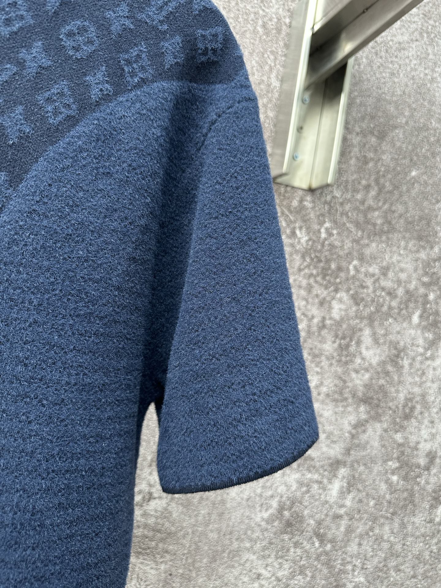 LV原單雙面撞紋短袖針織T 深藍老花拼接男款立體質感設計｜歐美奢侈品精品推薦