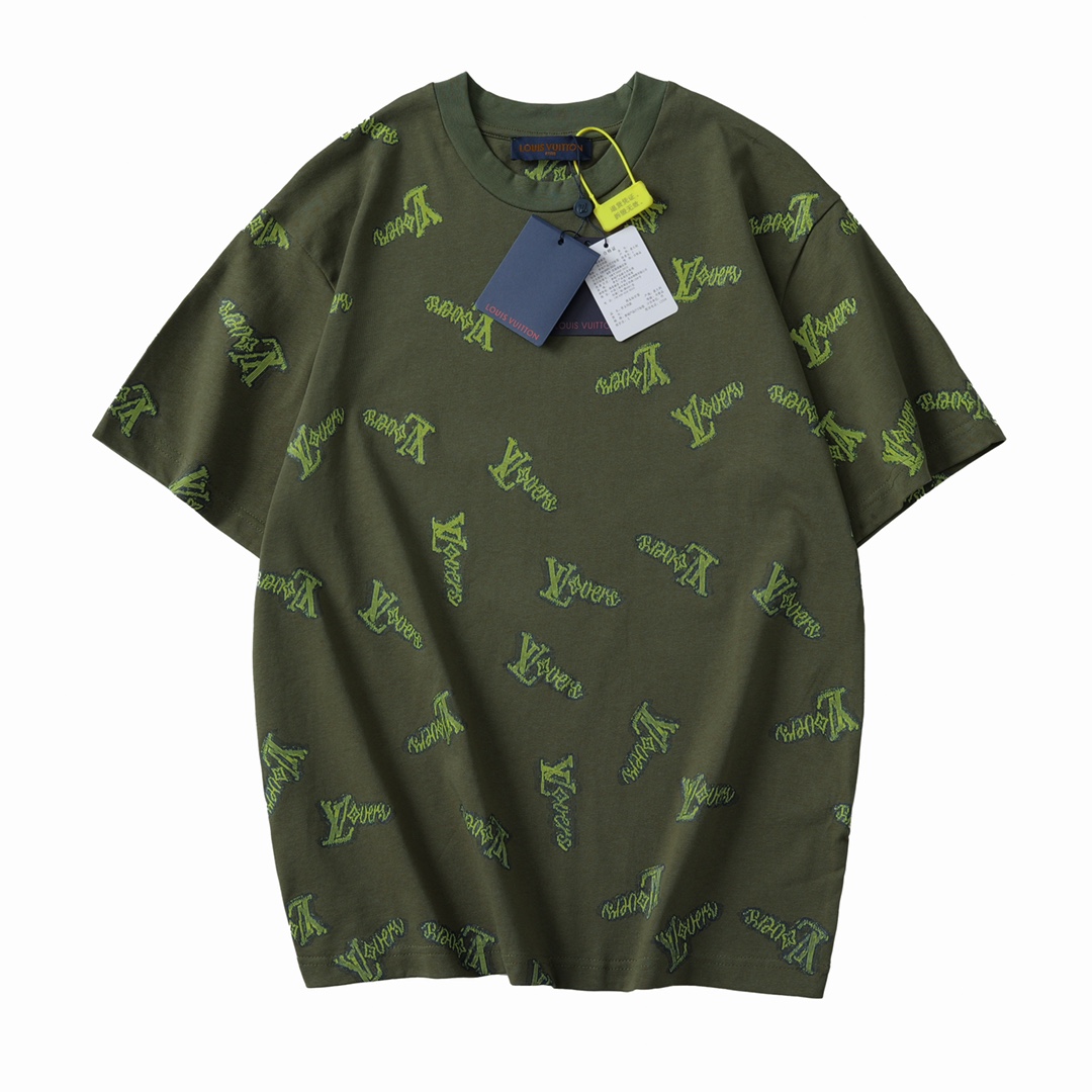 LV A貨綠底滿版字母短袖 男用寬鬆潮流款 刺繡立體圖樣設計｜歐美奢侈品精品推薦