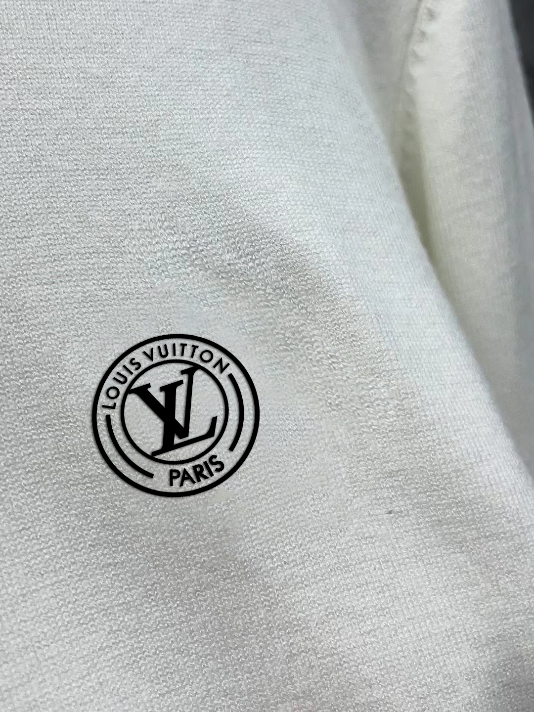 LV 原單圓形刺繡標識簡約長袖針織衫(白/黑雙色)|超A仿原單精品圖片 10 LV 原單圓形刺繡標識簡約長袖針織衫(白/黑雙色)|歐美奢侈品精品推薦