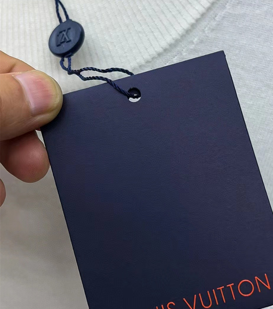 LV 高仿領口刺繡 Logo 羅紋長袖針織衫（黑白雙色）｜歐美奢侈品精品推薦