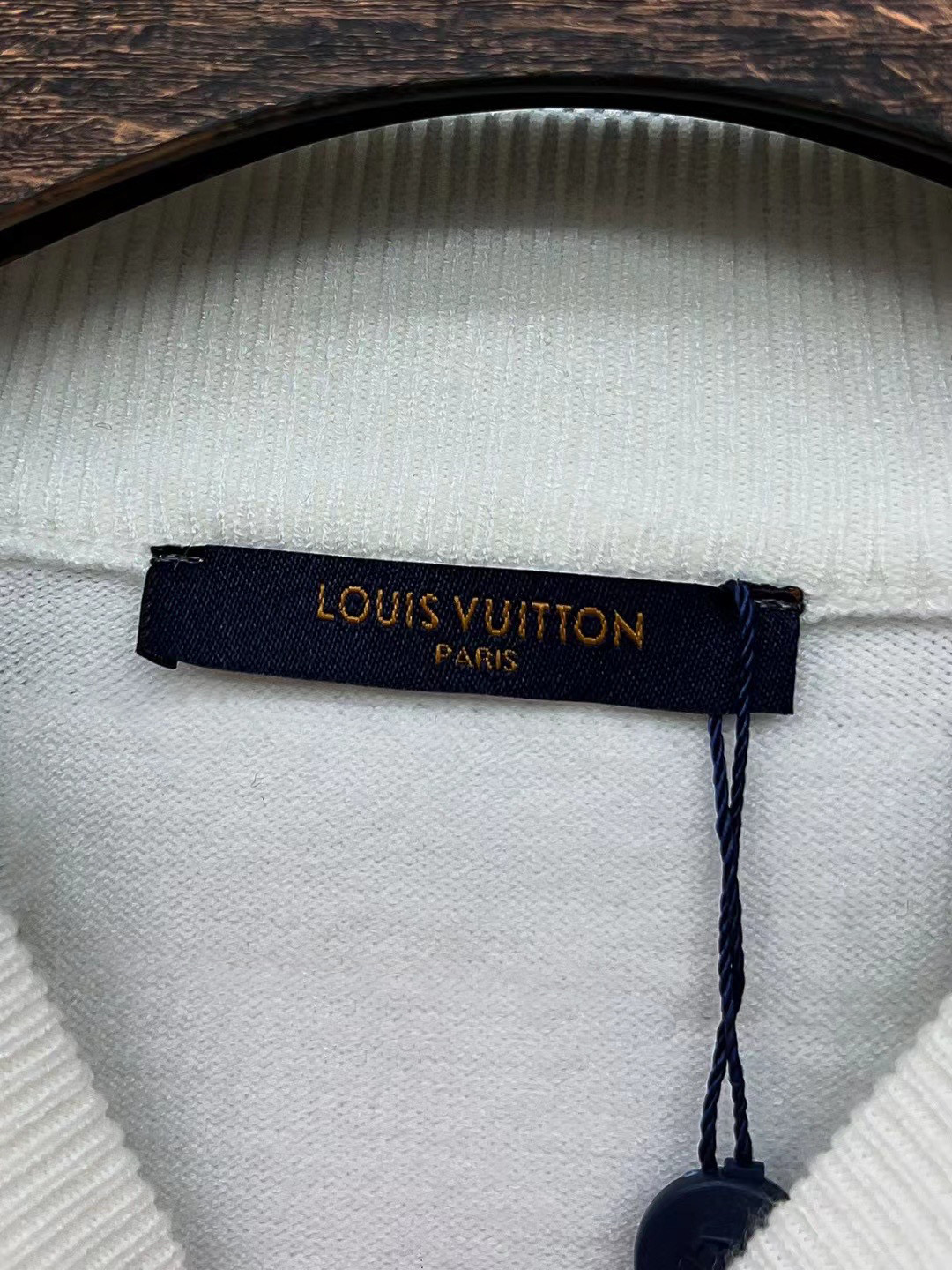 LV A貨經典文字刺繡設計針織長袖上衣（黑白色）｜歐美奢侈品精品推薦