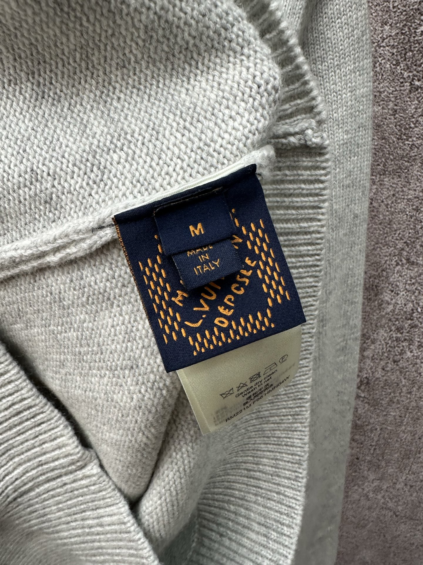 LV 高仿灰色狐狸提花針織毛衣 時尚保暖秋冬款｜歐美奢侈品精品推薦