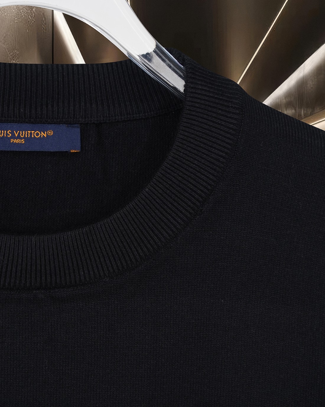 LV 高仿黑色刺繡圓領毛衣 秋冬簡約奢華款｜歐美奢侈品精品推薦