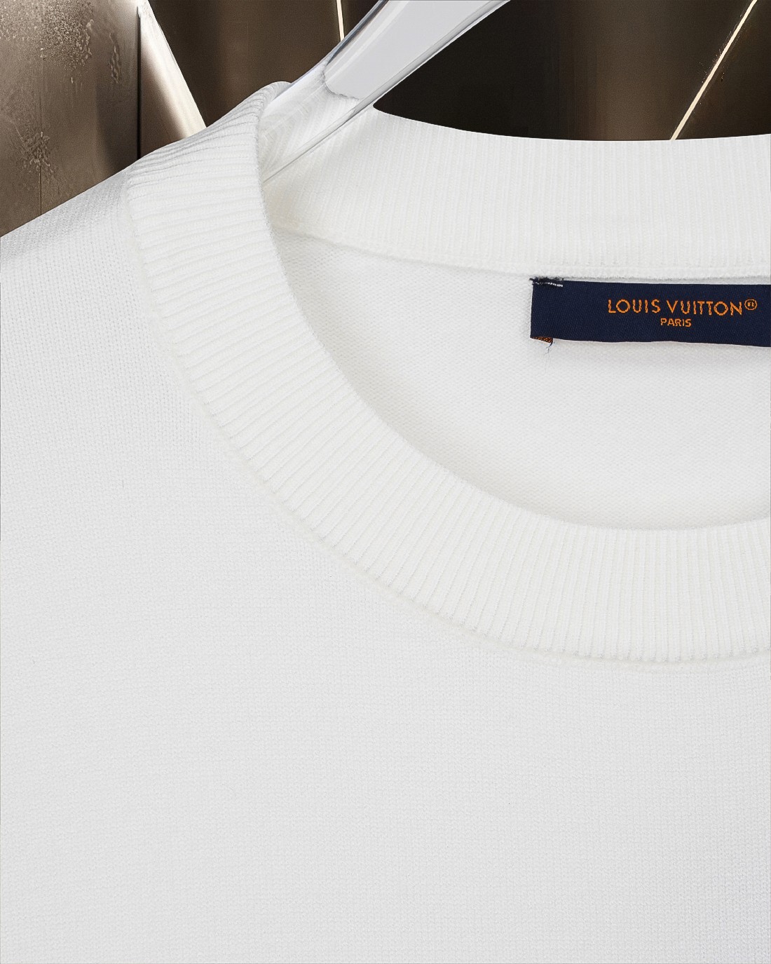 LV 高仿白色刺繡圓領毛衣 秋冬低調奢華百搭款｜歐美奢侈品精品推薦