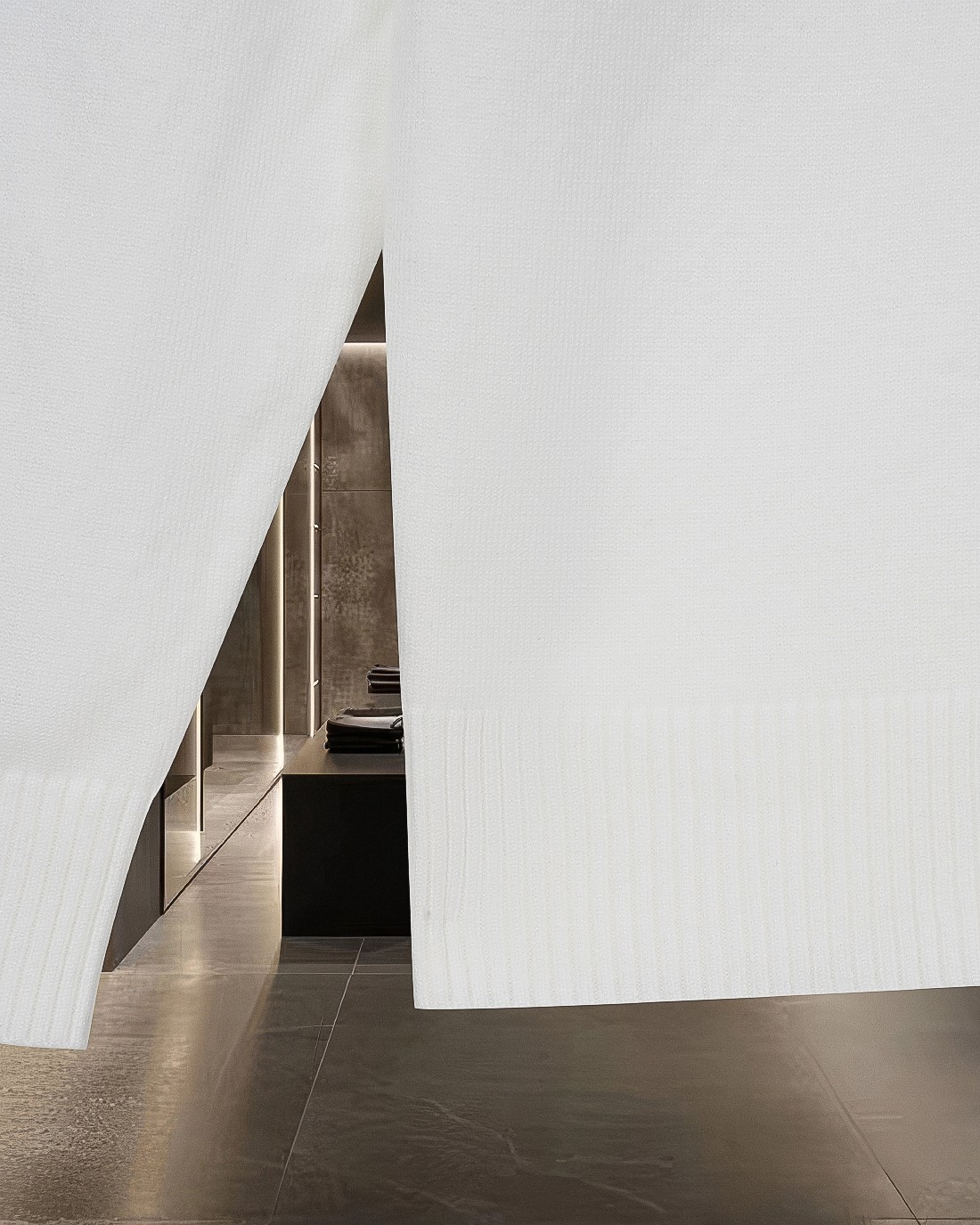 LV 高仿白色立體字母刺繡毛衣 秋冬簡約精品款｜歐美奢侈品精品推薦