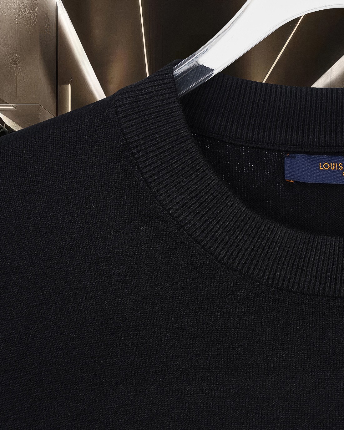 LV 高仿黑色漸層字母刺繡毛衣 秋冬潮流精品款｜歐美奢侈品精品推薦