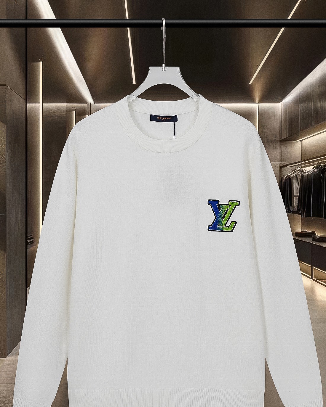 LV 高仿白色漸層刺繡LOGO毛衣 秋冬經典質感款