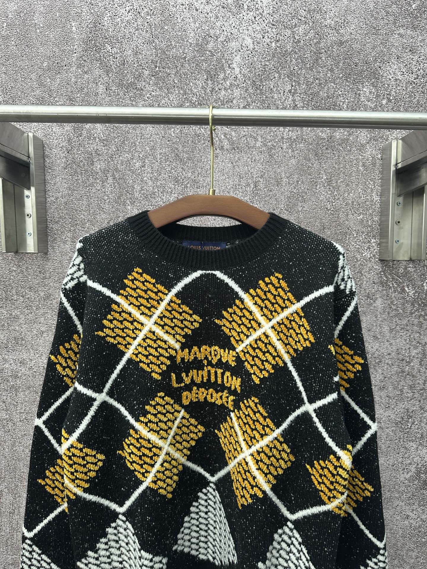 LV 高仿菱格紋針織毛衣 復古學院風格秋冬款｜歐美奢侈品精品推薦