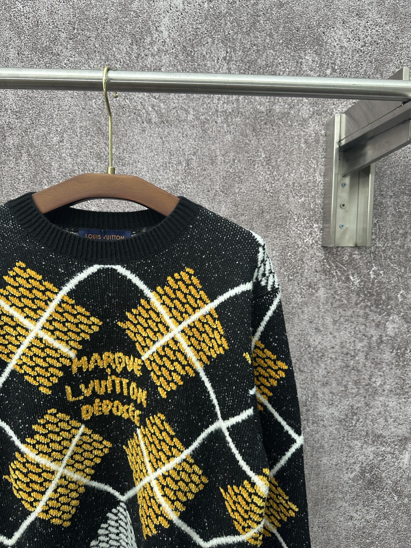 LV 高仿菱格紋針織毛衣 復古學院風格秋冬款｜歐美奢侈品精品推薦