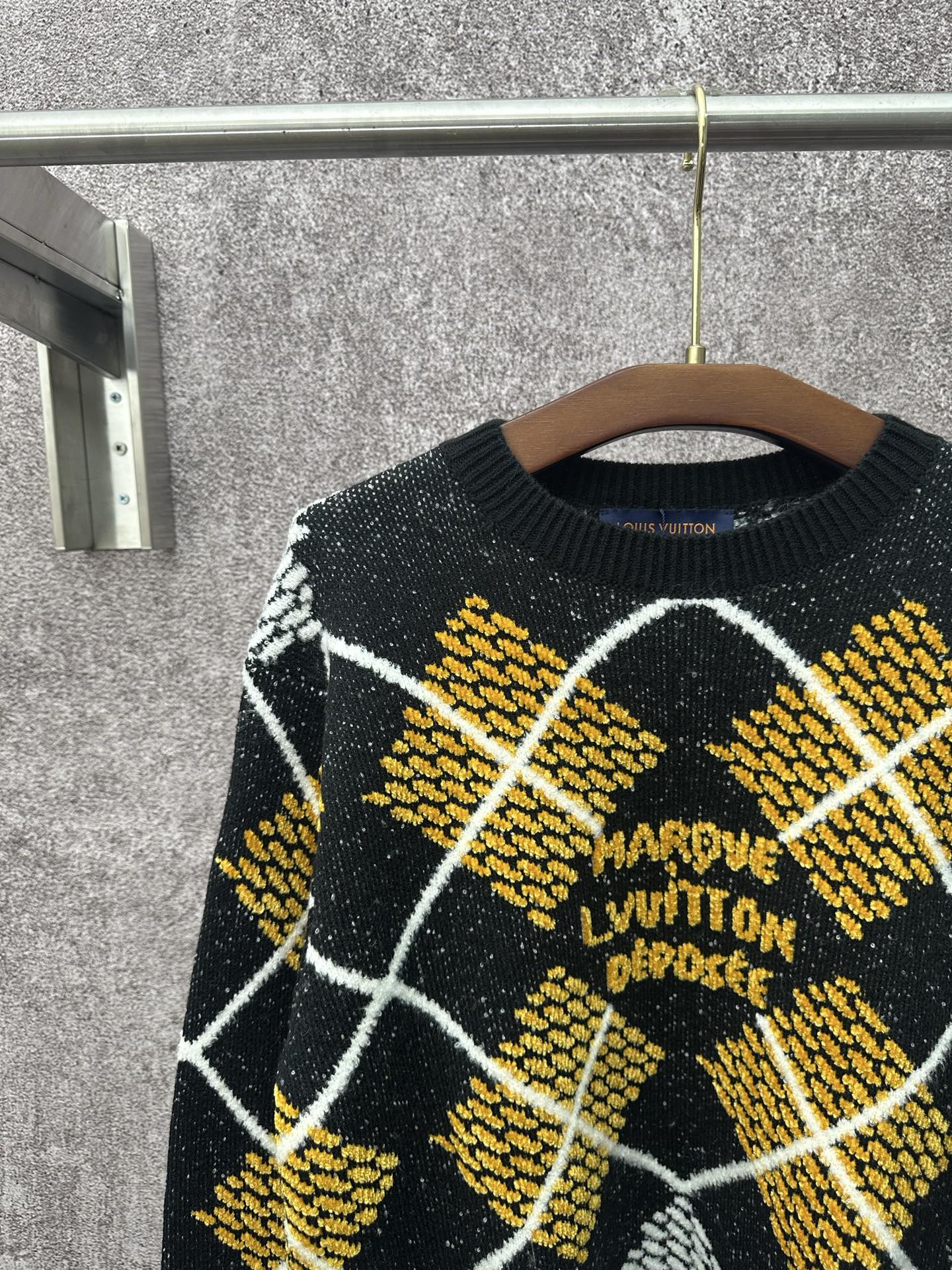 LV 高仿菱格紋針織毛衣 復古學院風格秋冬款｜歐美奢侈品精品推薦