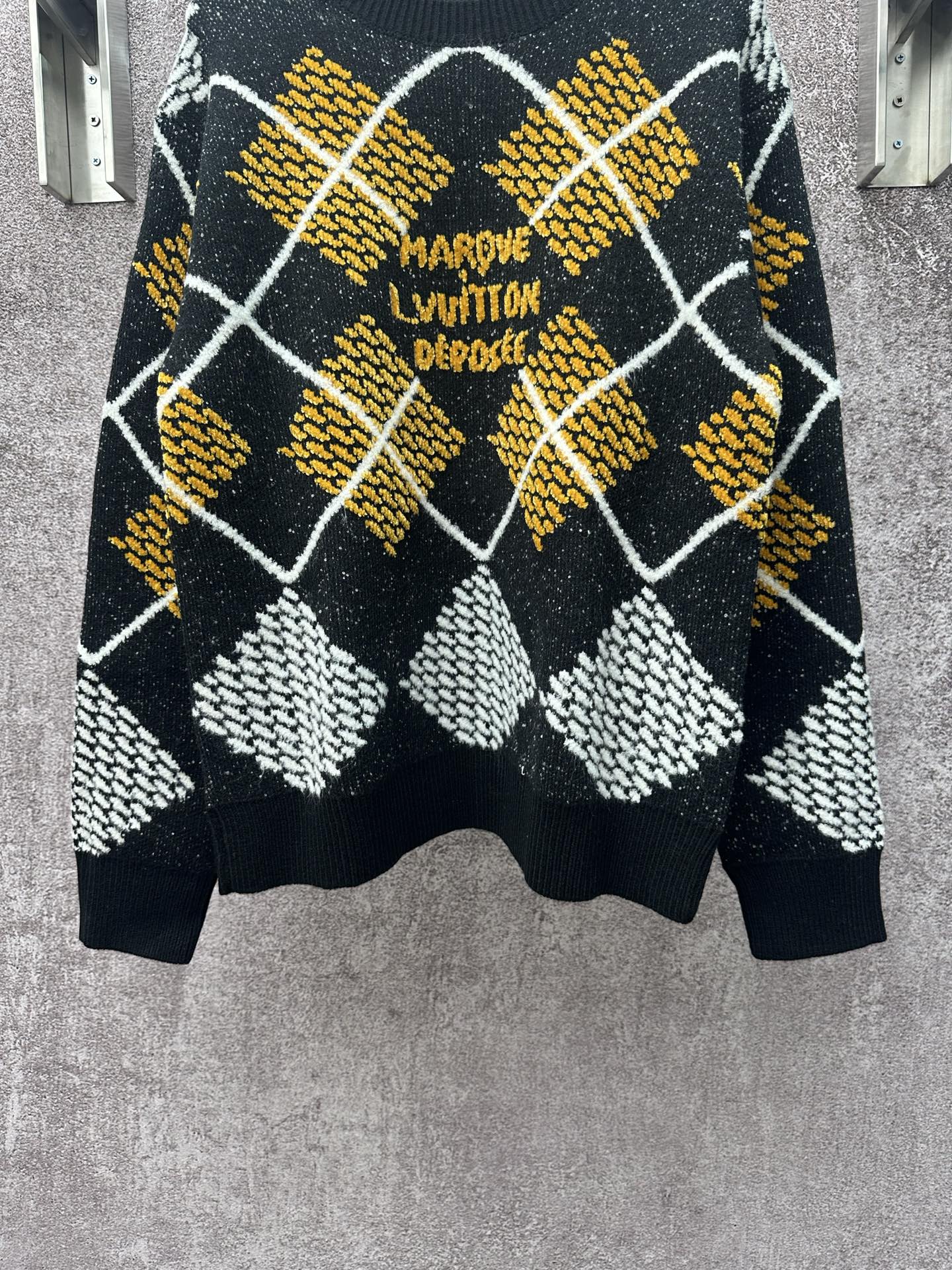 LV 高仿菱格紋針織毛衣 復古學院風格秋冬款｜歐美奢侈品精品推薦