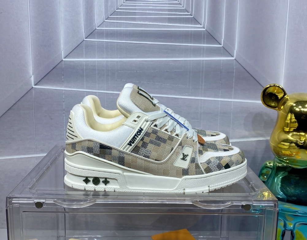 近期LV Trainer高仿鞋市場深度觀察：皮革壓紋深度與金屬件光澤已成鑑別復刻等級的關鍵所在｜歐美奢侈品精品推薦