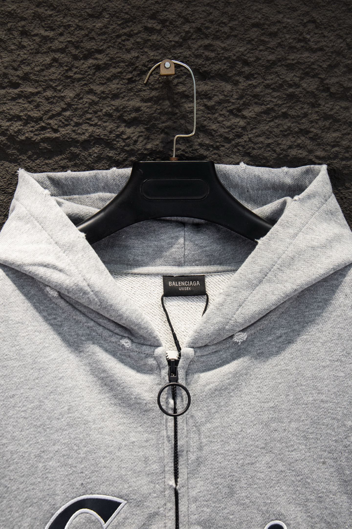 Balenciaga 原單男士灰色連帽外套 Luxury字樣刺繡設計| 13 Balenciaga 原單男士灰色連帽外套 Luxury字樣刺繡設計