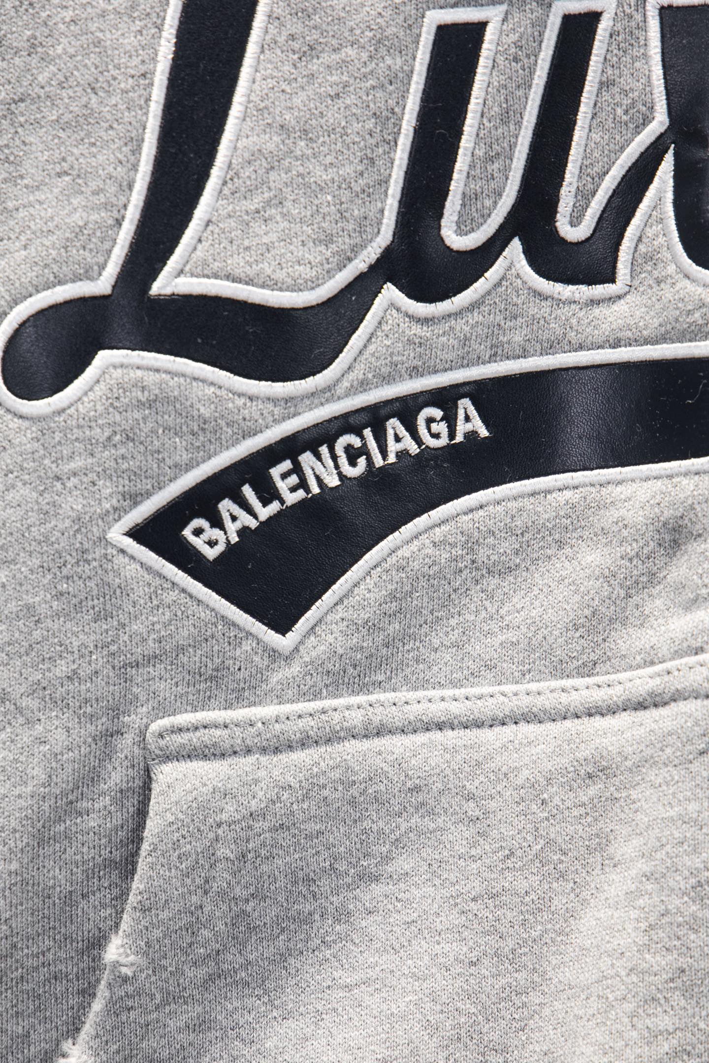 Balenciaga 原單男士灰色連帽外套 Luxury字樣刺繡設計| 11 Balenciaga 原單男士灰色連帽外套 Luxury字樣刺繡設計
