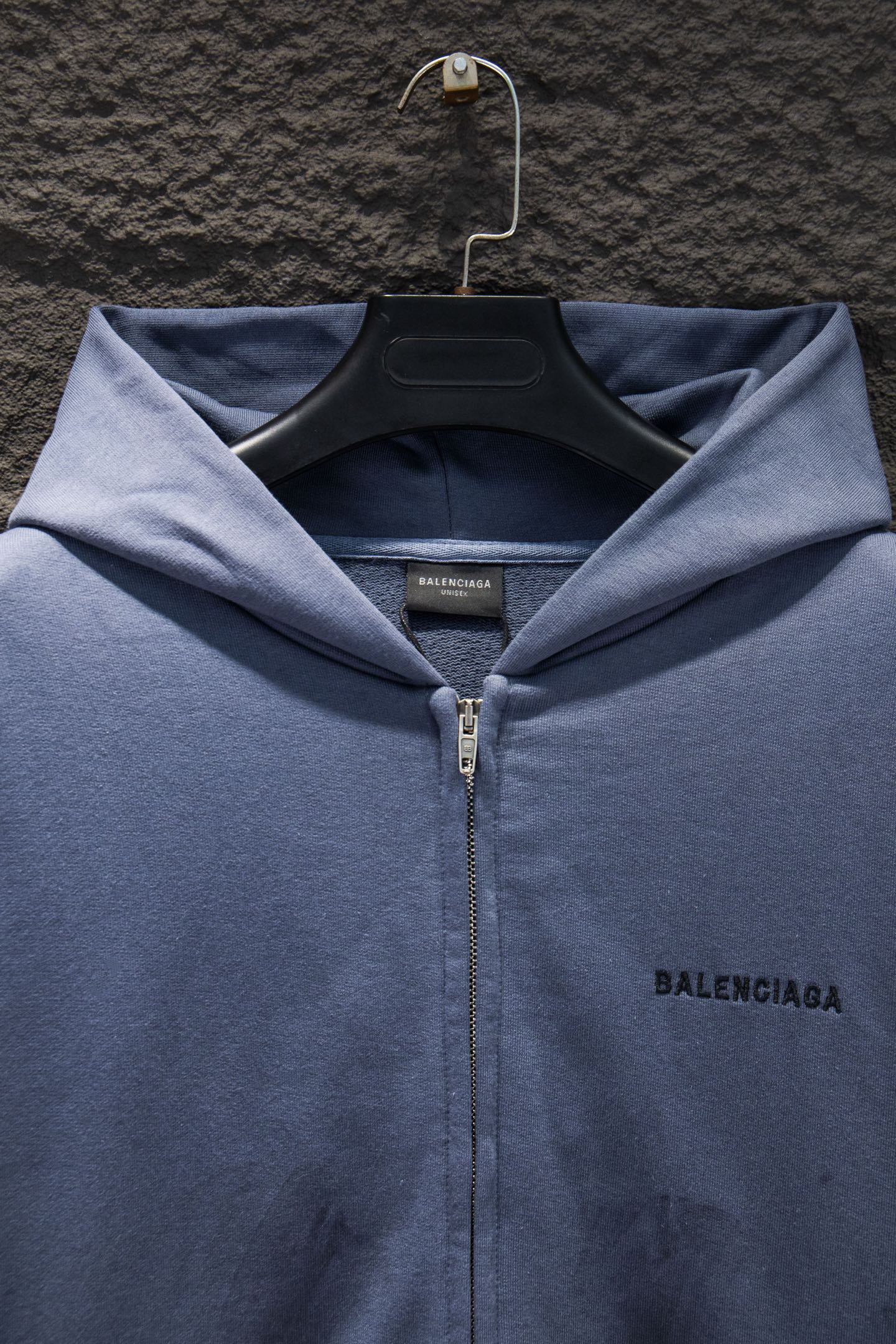 Balenciaga 高仿男士霧藍連帽外套 低飽和設計感街頭單品| 13 Balenciaga 高仿男士霧藍連帽外套 低飽和設計感街頭單品