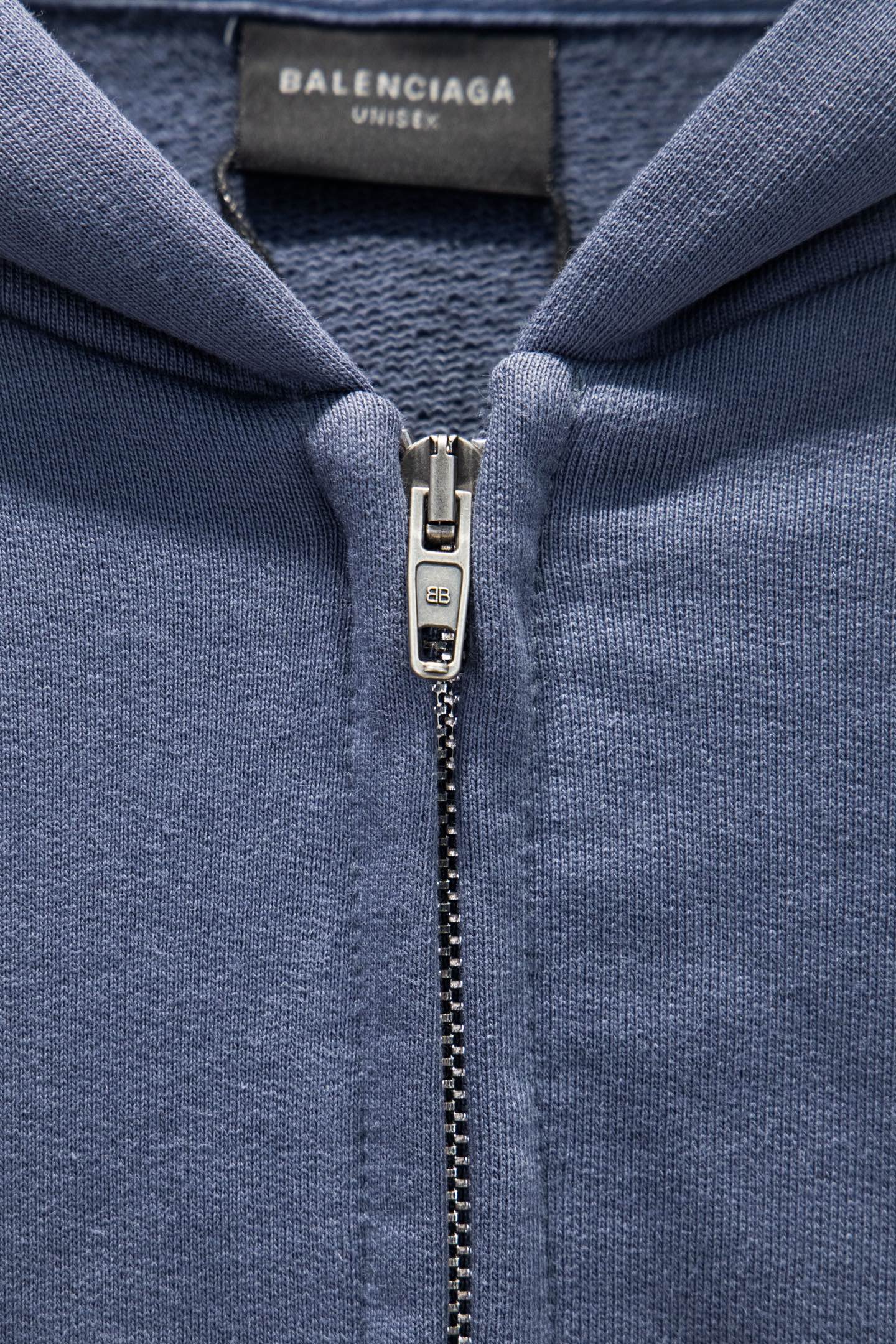 Balenciaga 高仿男士霧藍連帽外套 低飽和設計感街頭單品| 12 Balenciaga 高仿男士霧藍連帽外套 低飽和設計感街頭單品